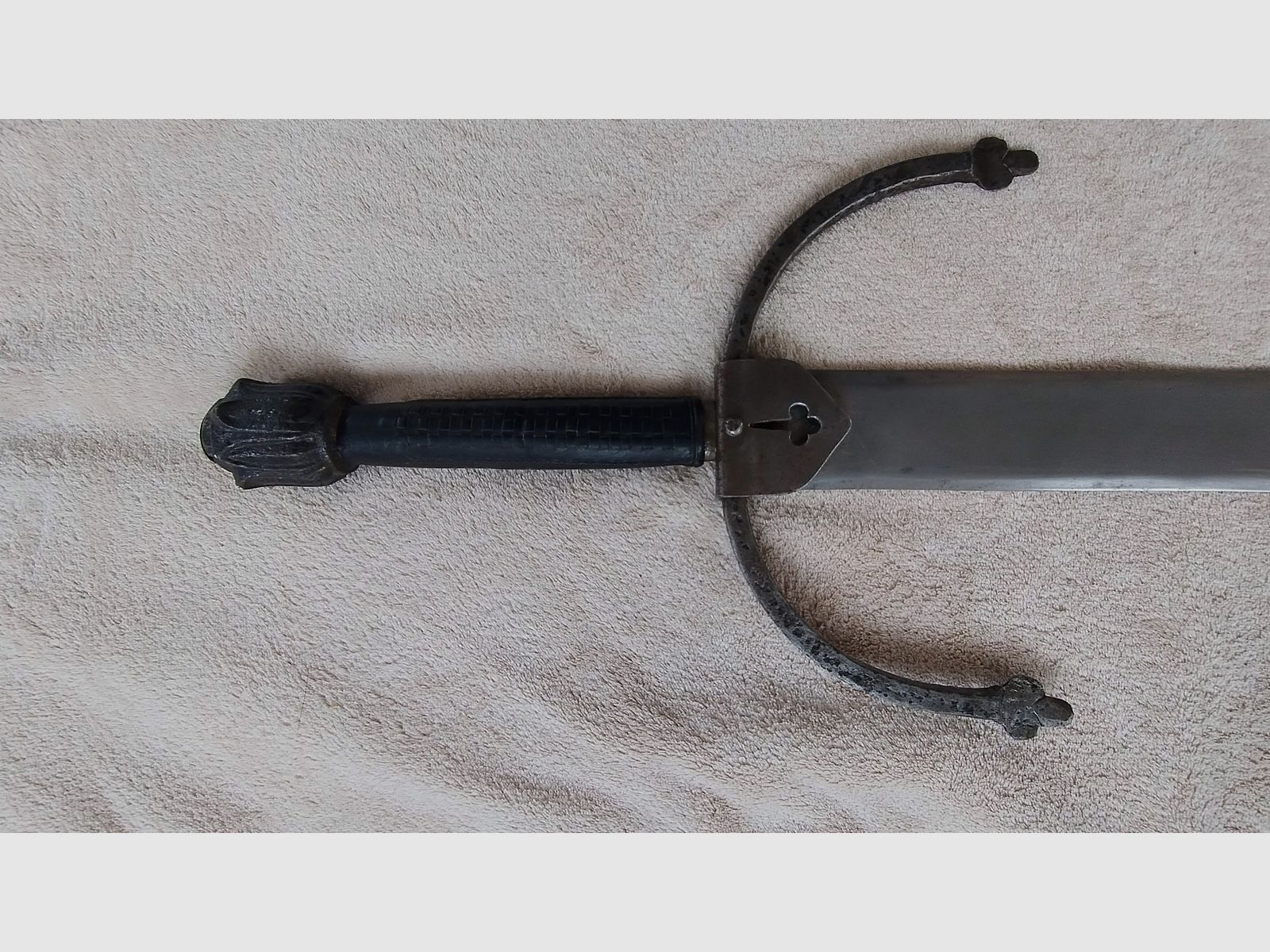 Historistisches Langschwert ca. 1870–1900 – Ledergriff – vernieteter Knauf – Gesamtlänge 112 cm