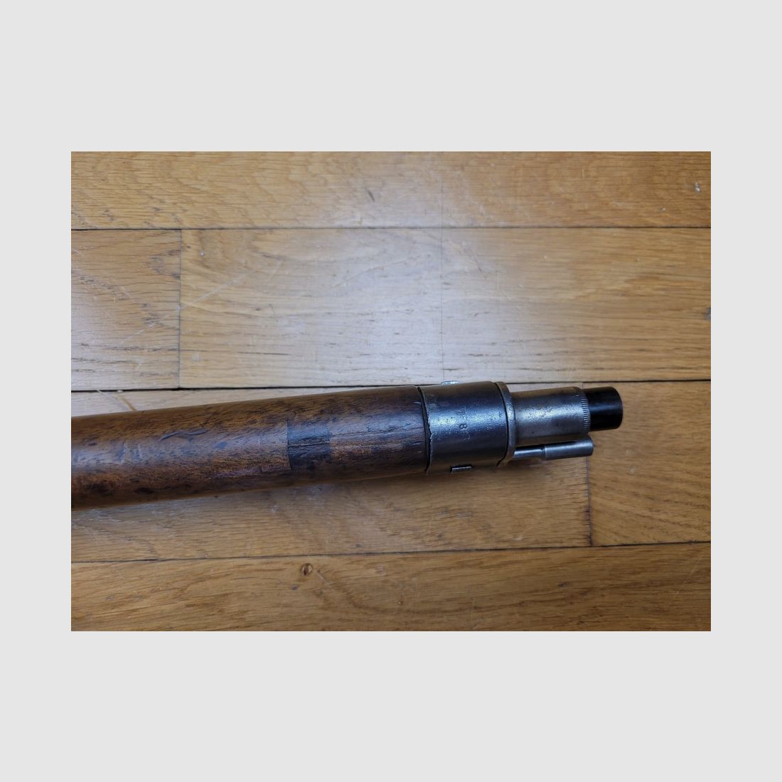 Rarissime portugiesisches Kavalleriegewehr Modell 1886 – Kropatschek-System – 3.000 Exemplare(!) von Steyr – 8x56mm Original – Wunderschöne Macarons – Waffe von 1886 mit Monogramm von König Ludwig I. – TBE, Bild 16 von 33