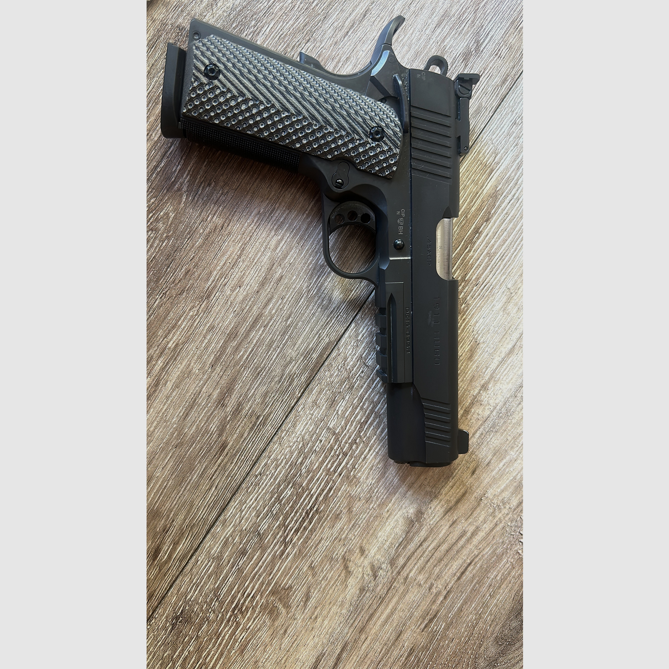 Schmeisser Hugo 1911 in .45 erst 350 Schuss