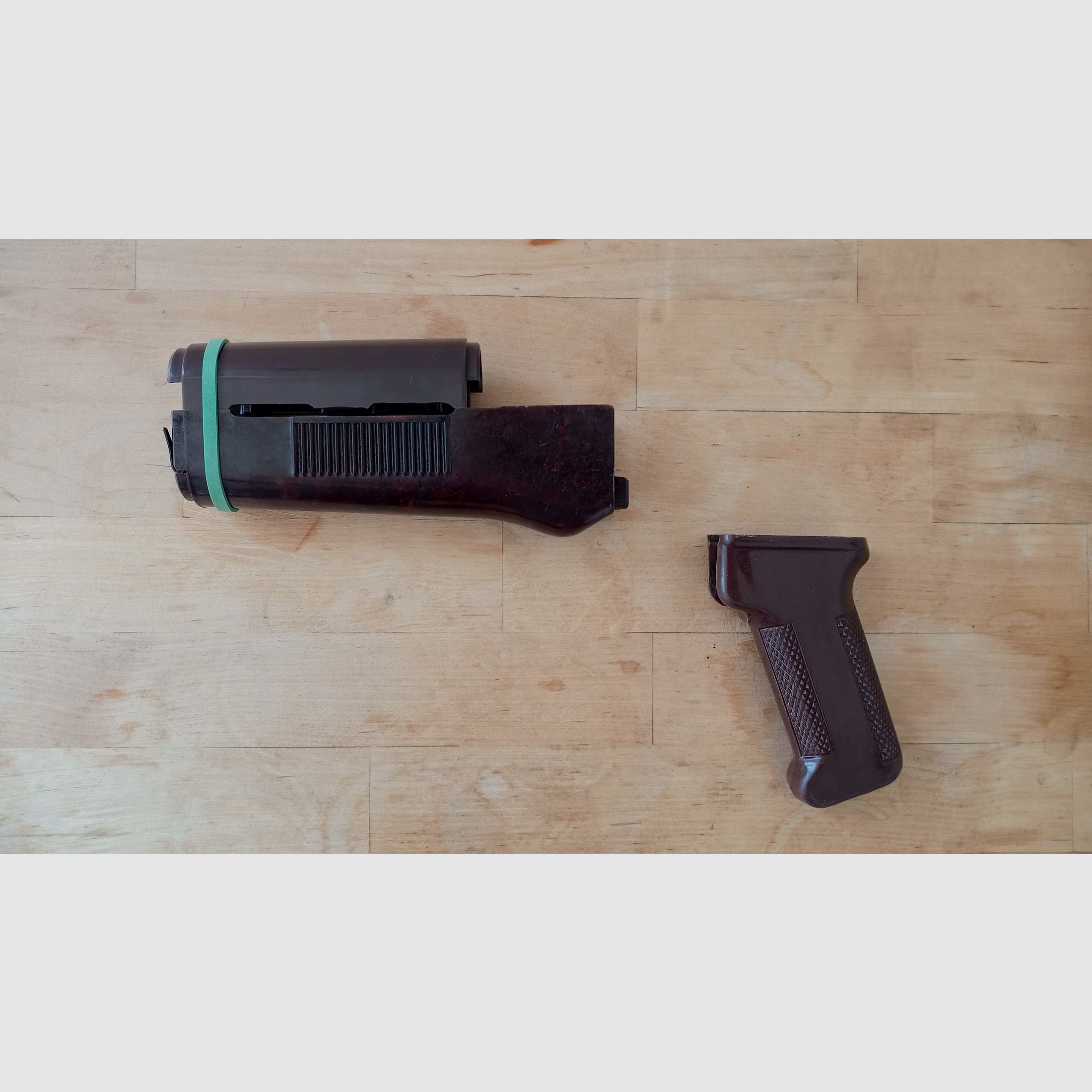 Set di protezione anteriore AKMS MPi dell'Est Germania per AKMS & AK74 DDR NVA in bakelite e plastica // montaggio indiretto anche per NEDI SDM Type 56 possibile, immagine 3 di 20