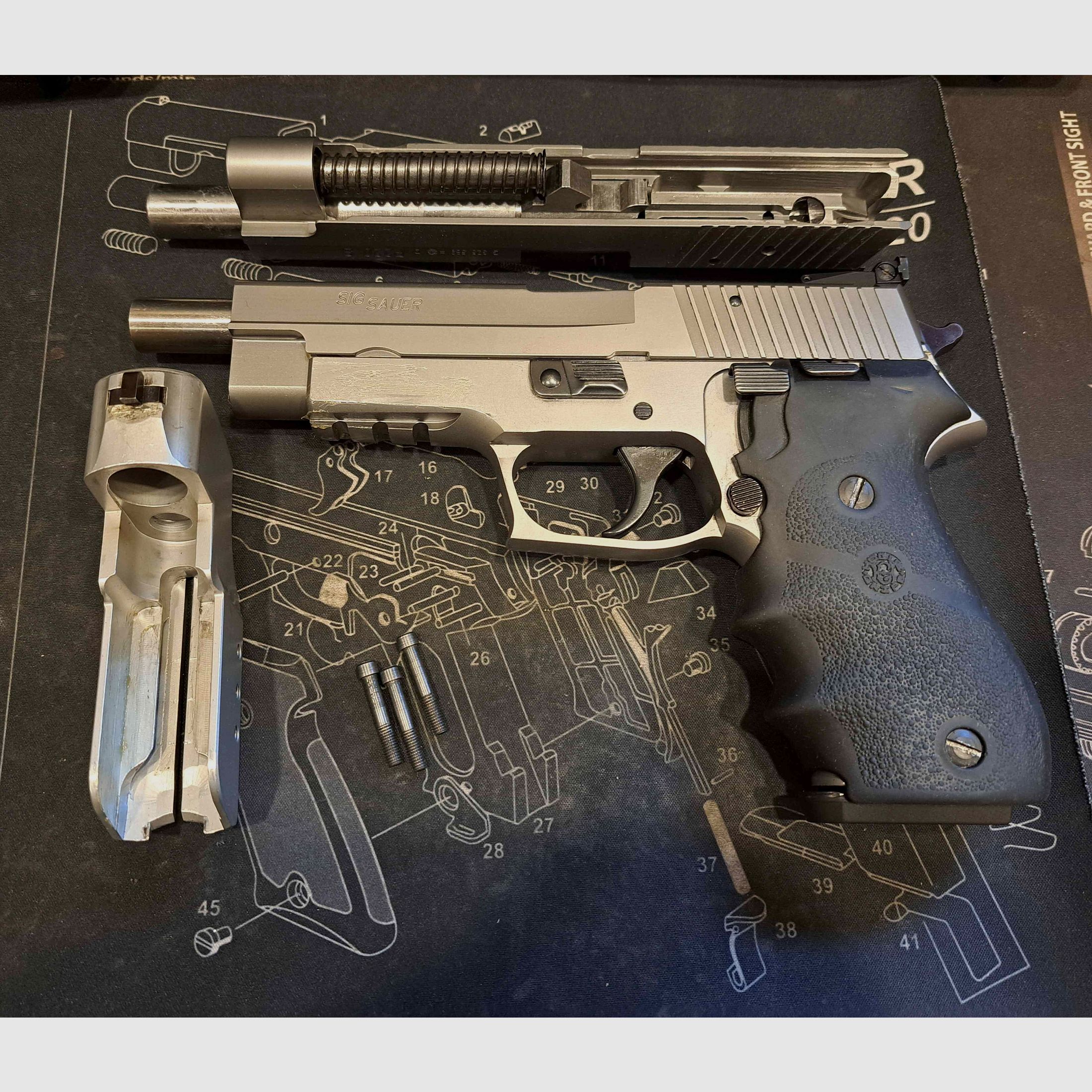 Sig Sauer P220 Sport, immagine 4 di 6