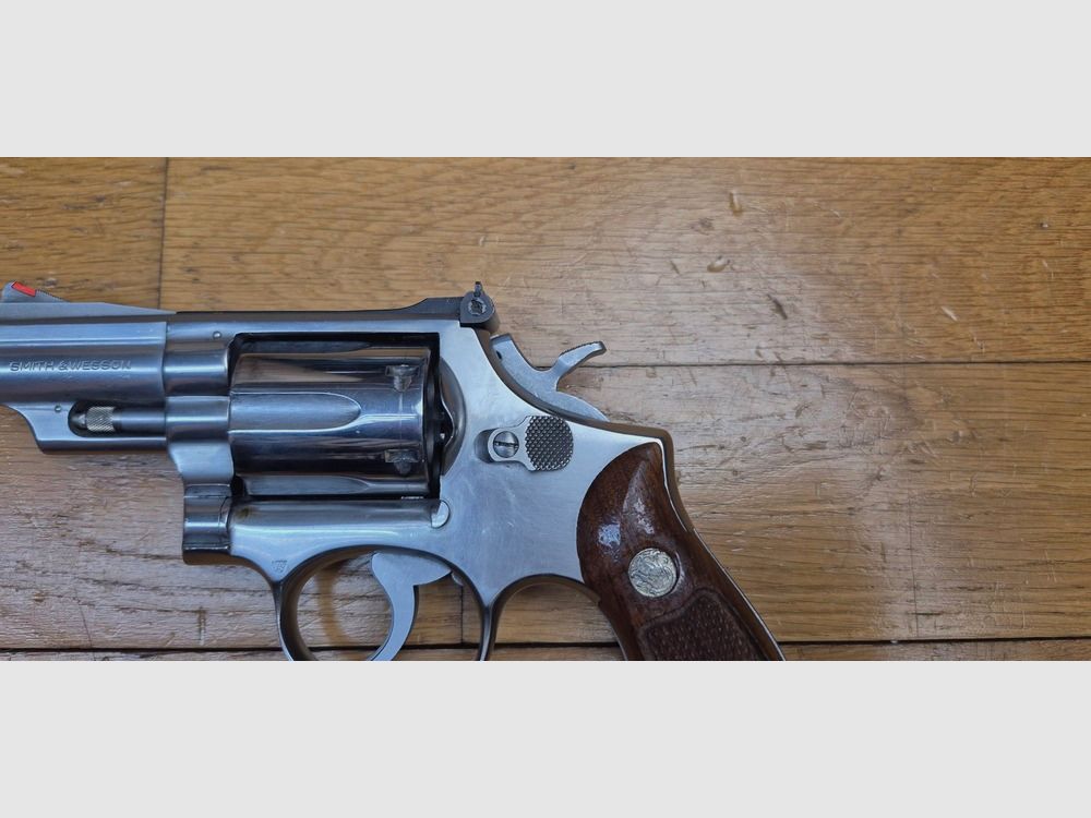 Bellissimo revolver Smith & Wesson M66 (Corto!) subnose detto "Combat Stainless Magnum" – 6 colpi in .357 mag / 38 Sp – Canne da 2,5 pollici con rigature molto belle – Finitura in acciaio inox lucido – M66 corto dal 1974 al 1977 – Il vero "Hand Canon" in ottime condizioni – TBE+, immagine 4 di 17