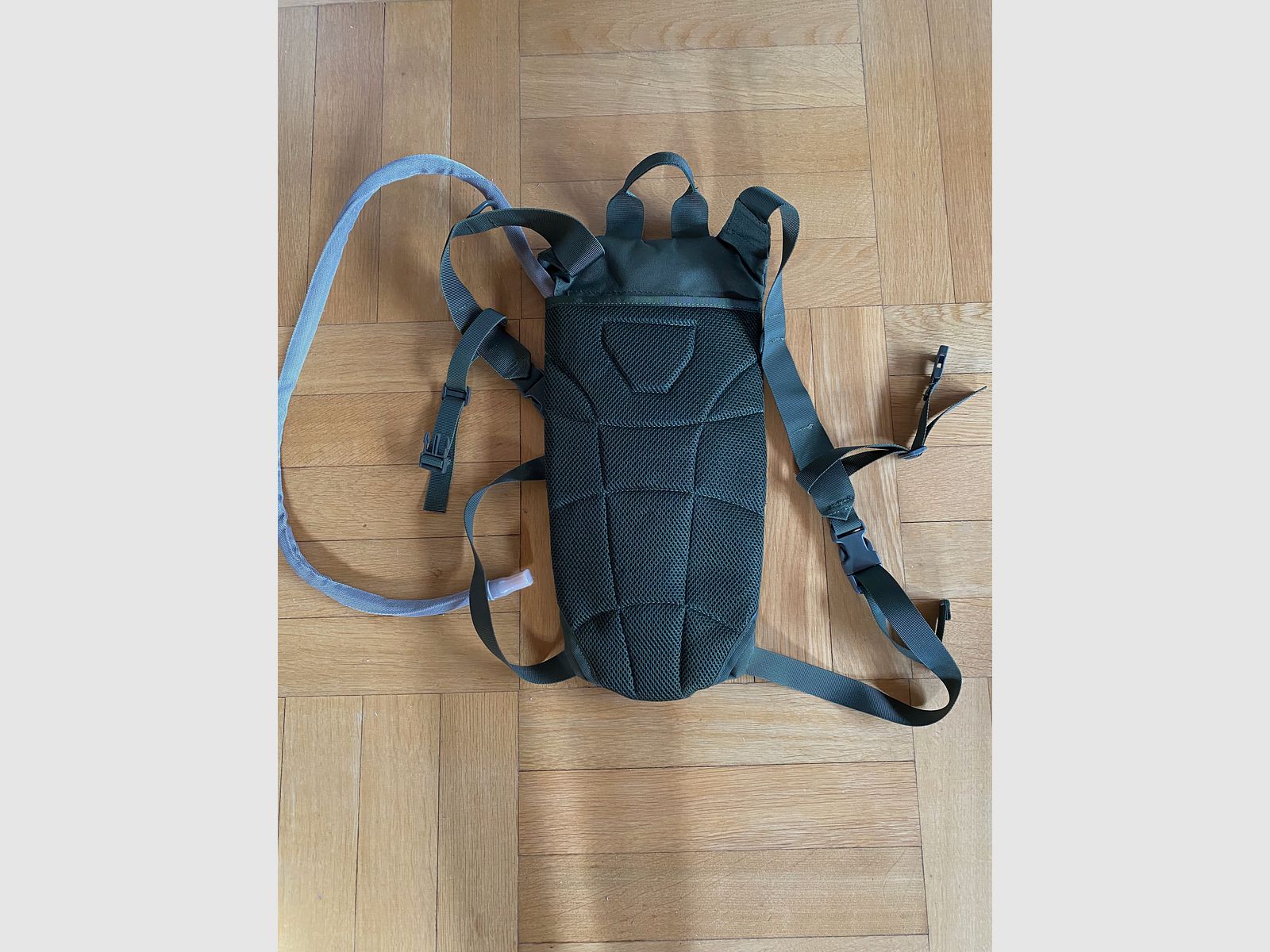 Trinkrucksack Oliv