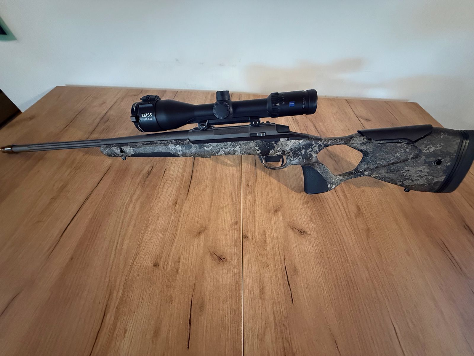 SAKO S 20 Hunter Cerakote True Timber Strata corto