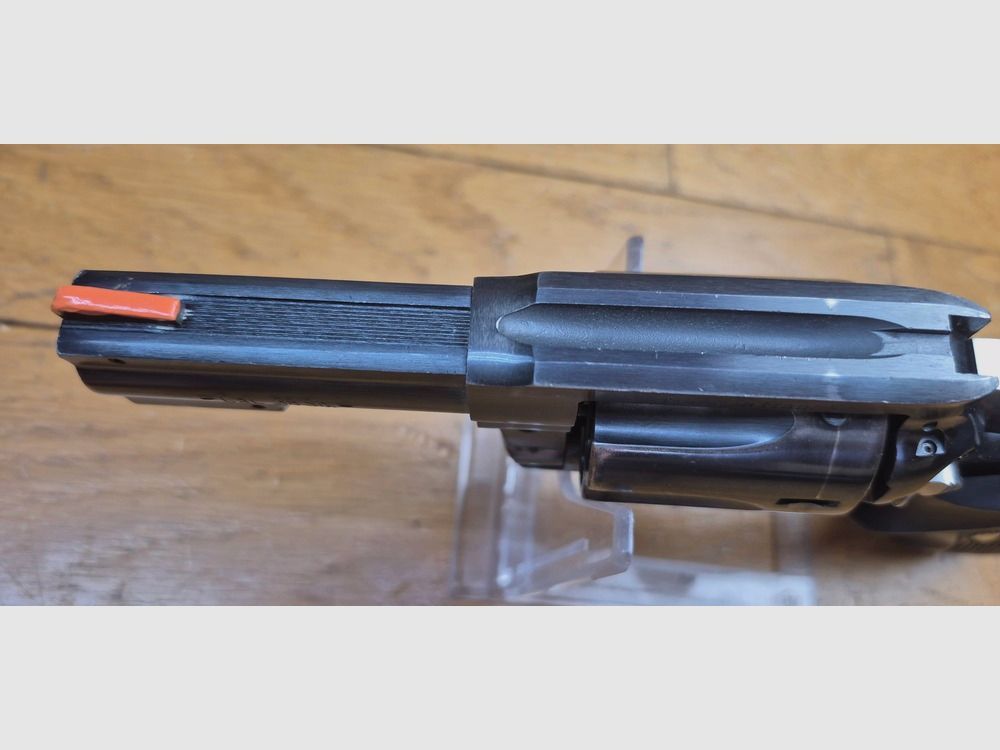 Sehr gutes Exemplar des Revolvers MR88 D – Gute Produktion von Manurhin aus den späten Jahren – 3 Zoll im Kal. 38Sp – Rahmen 100% Stahl Manurhin – Brünierung zu 95% – Sehr gute Mechanik – Ausgezeichneter Lauf im neuwertigen Zustand – Trausch-Griff – BE+/TBE, Bild 17 von 23
