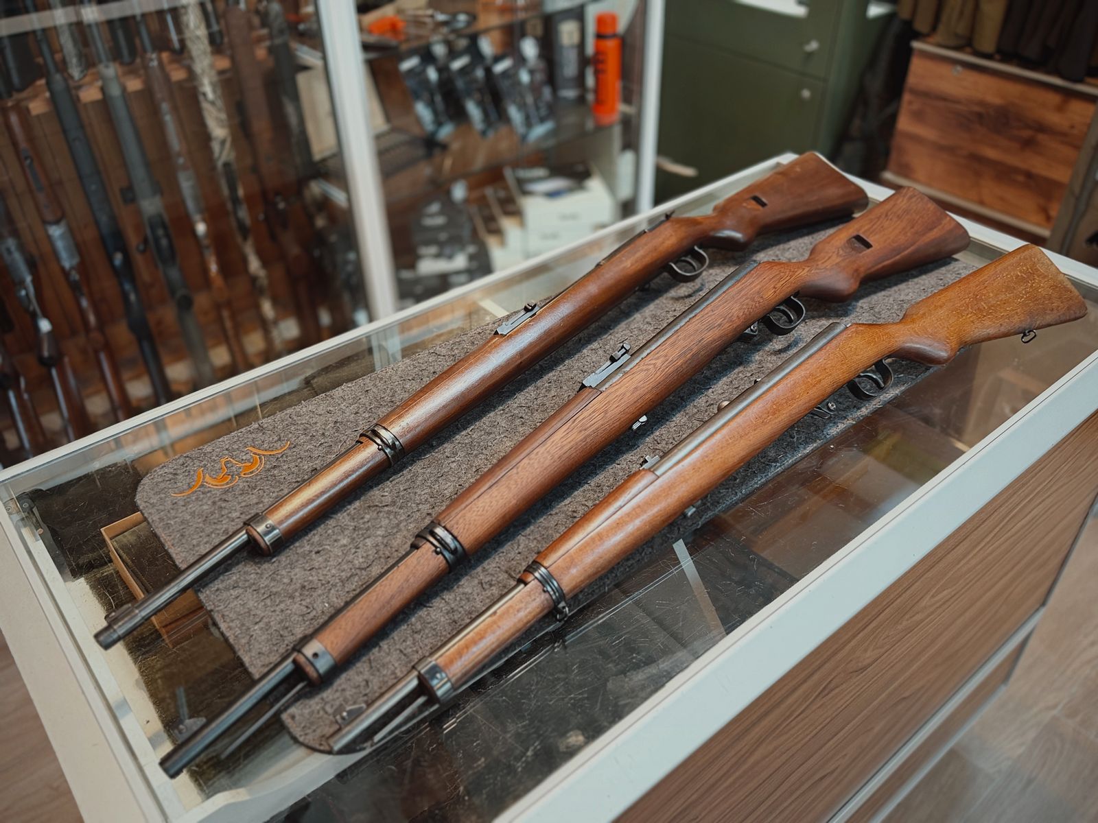 Conjunto de armas históricas – Suhl W625C (.22 l.r.) y 2× Haenel Sportmodell 33 Patente Schmeisser