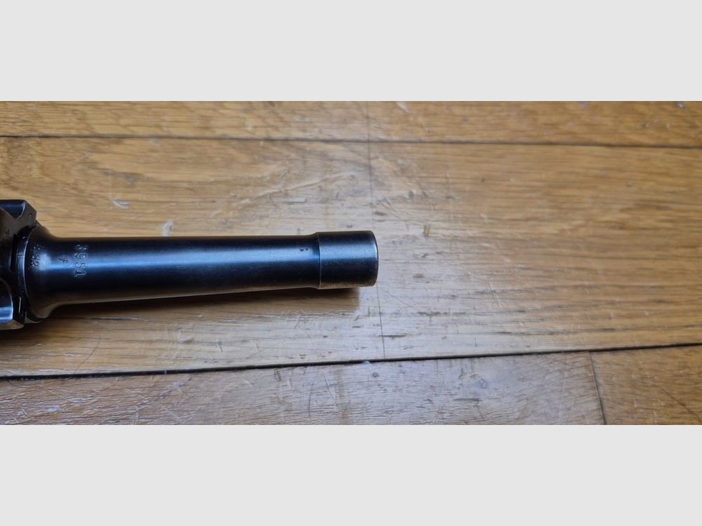 Bardzo piękny pistolet Luger P08 I wojna światowa – Produkcja DMW z 1915 roku – Całkowicie zgodny z numerem poza magazynem – Bardzo ładna mechanika – Wspaniała lufa – Rzadki stan jak na swoje 111 lat! – TBE+, zdjęcie 12 z 23