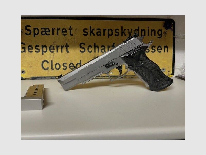 Sig Sauer P220 X-Six