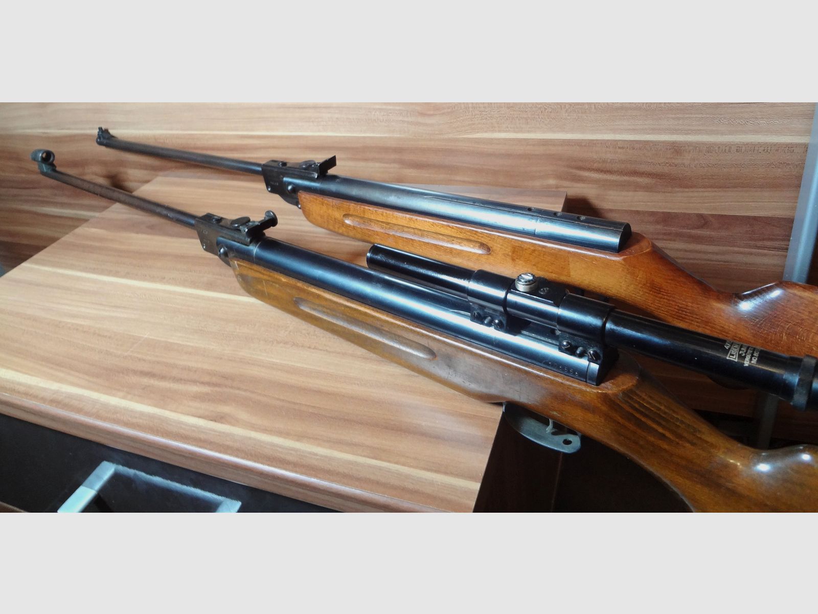 Zwei Luftgewehre von Weihrauch, Modell HW 50 S /HW 50