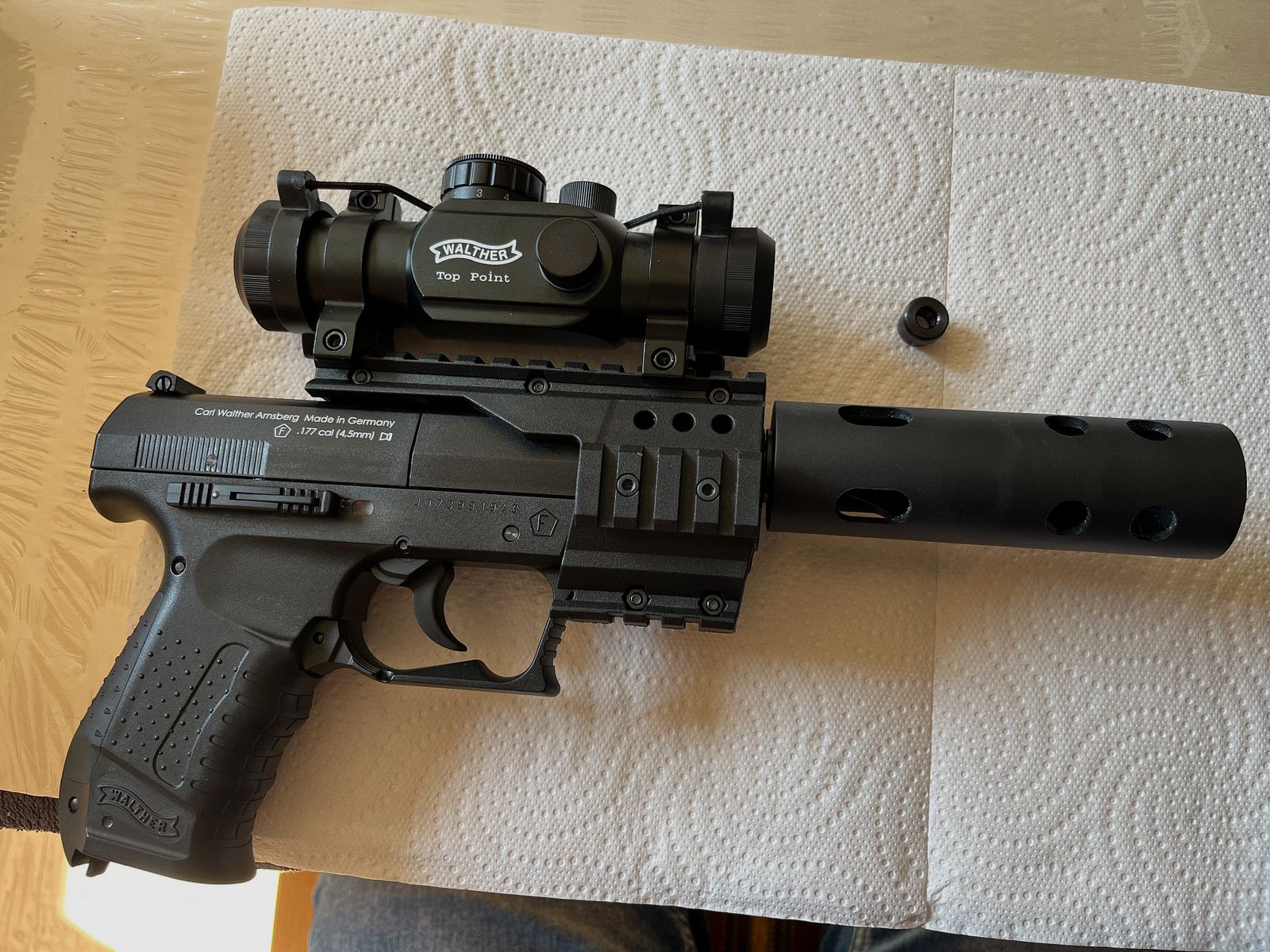 Walther Nighthawk Set, CO2, pistola de aire, incl. óptica (reddot), compensador y maletín,