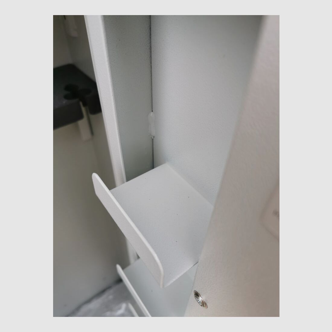 Armadio per armi uG Waffenschrank SHOOTER TRASGRESSORE 1300x390x330mm Classe 0 per 5LW