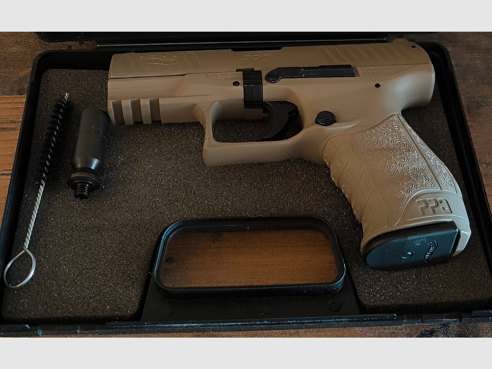 Schreckschuss, SRS - Waffe 9mmPAK, Walter PPQ M2 Farbe FDE & Original Walter Koffer 