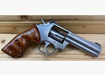 Smith & Wesson Mod. 617 .22 l.r. Wooden grips .22lr