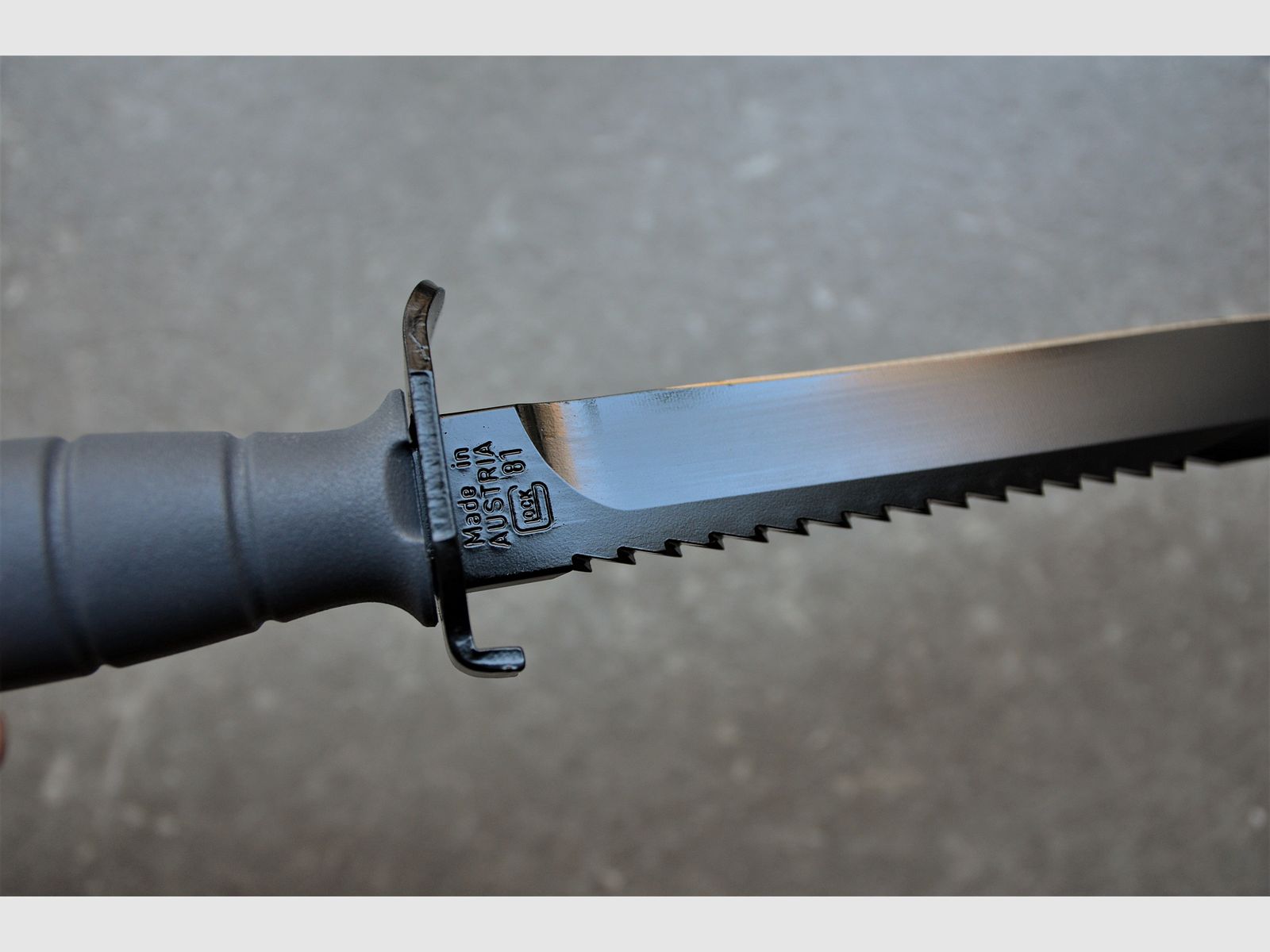 Glock Feldmesser FM 81 grau – Militärisches Mehrzweckmesser