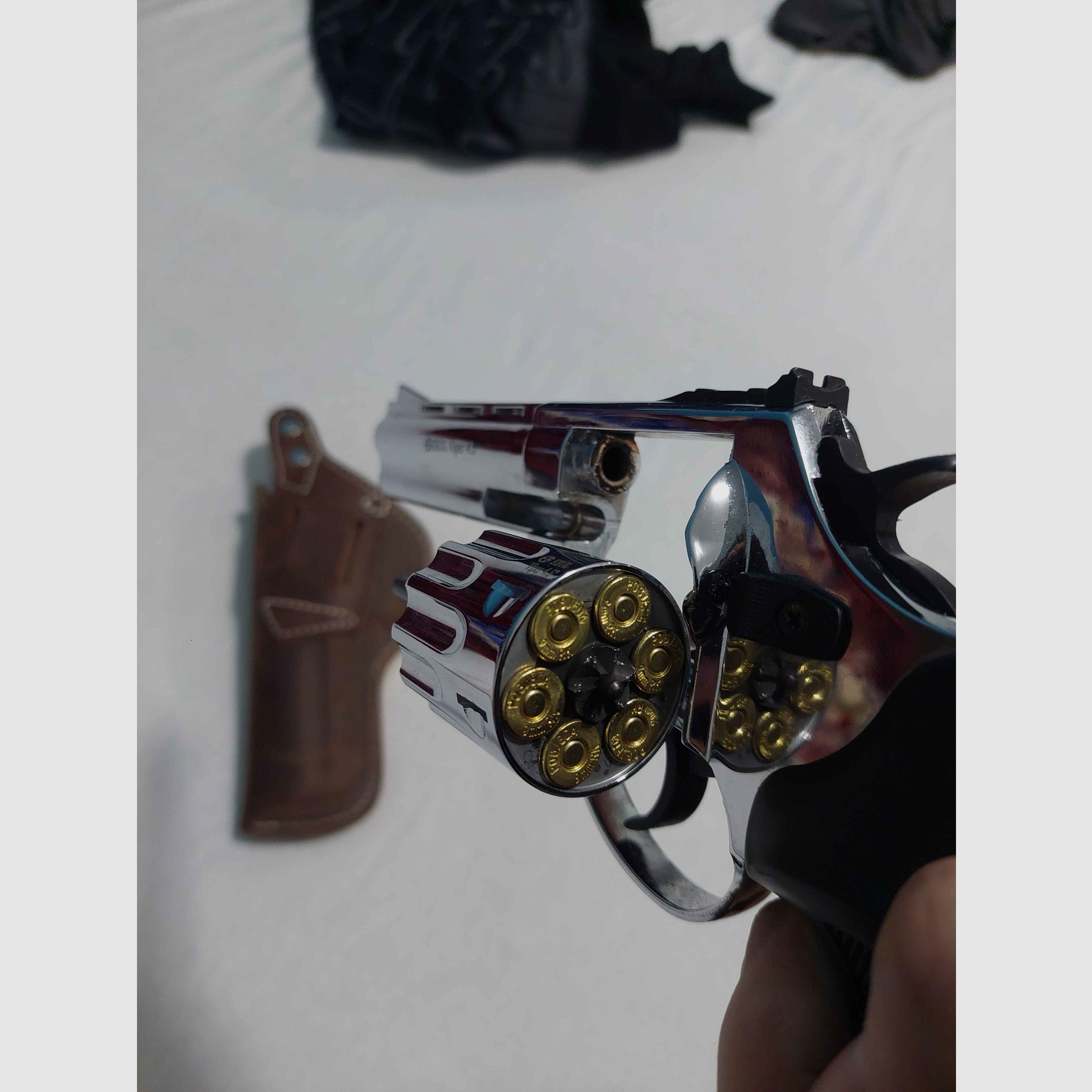 Ekol Viper Chrome 4,5 cala z kaburą S&W i nabojami