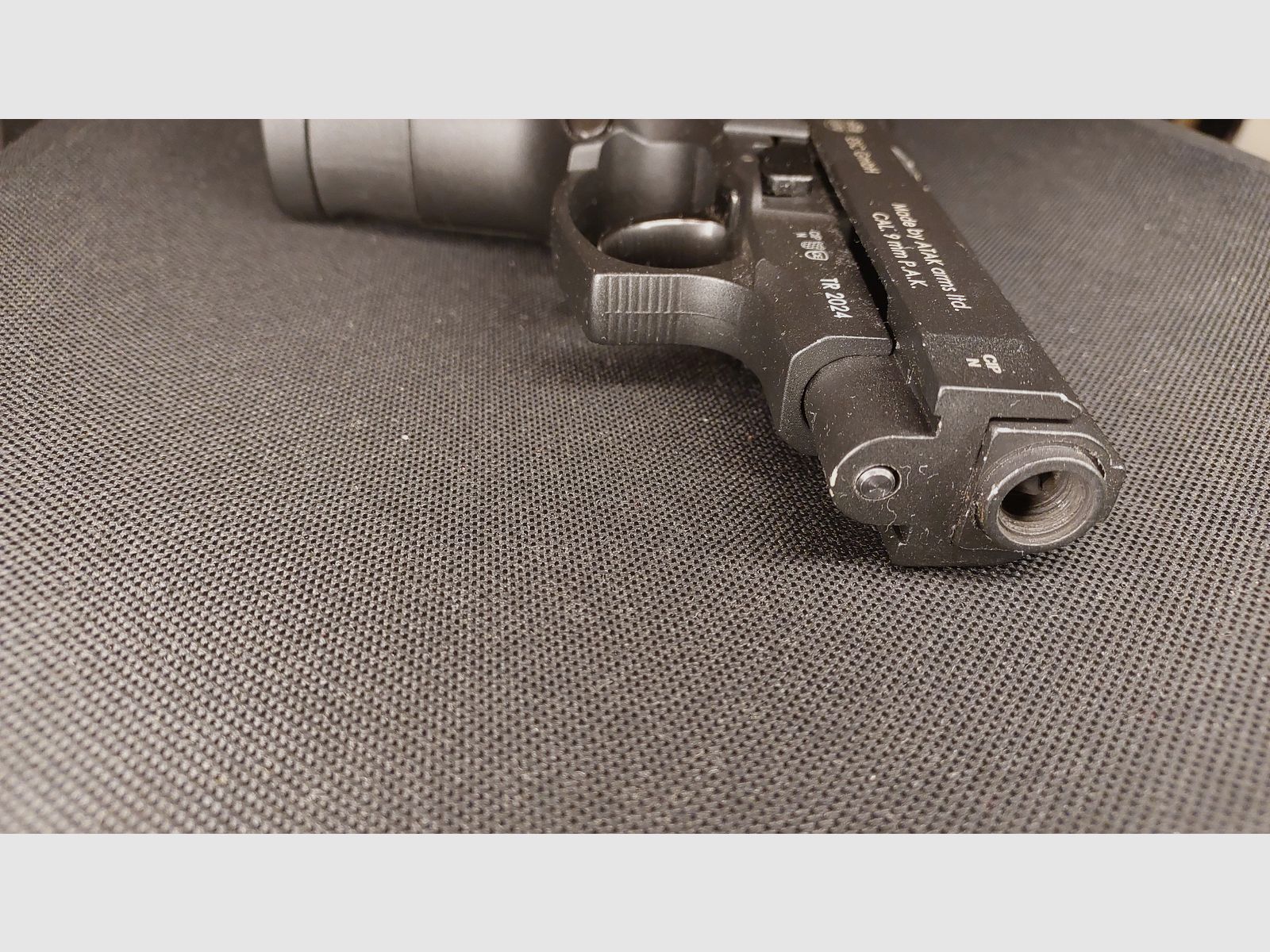 Zoraki 914-P TR-2024 pavonado pistola de fogueo 9mm P.A.K. PTB (1070) Z 914 con cargador adicional de 25 disparos