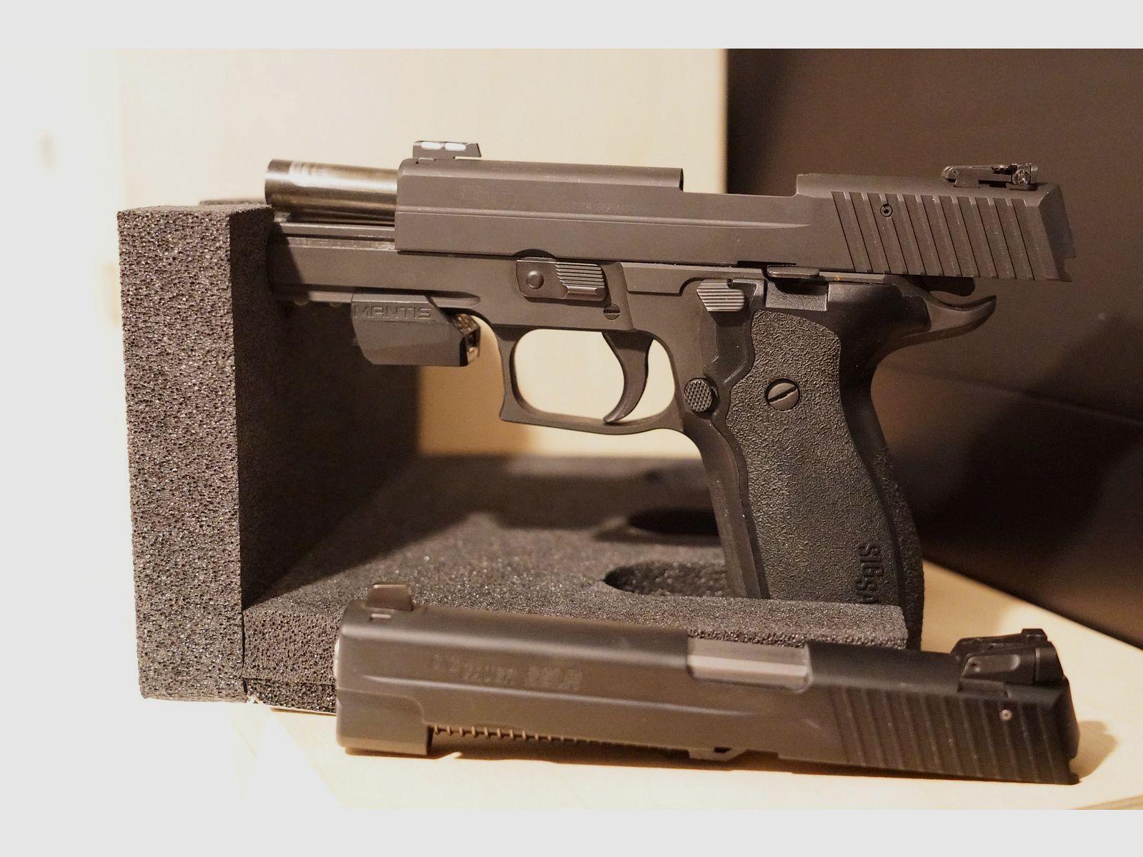 Perfekter Einstieg in die 9mm-Disziplin — Sig Sauer P226 LDC II + .22 + Mantis | 1.499 €