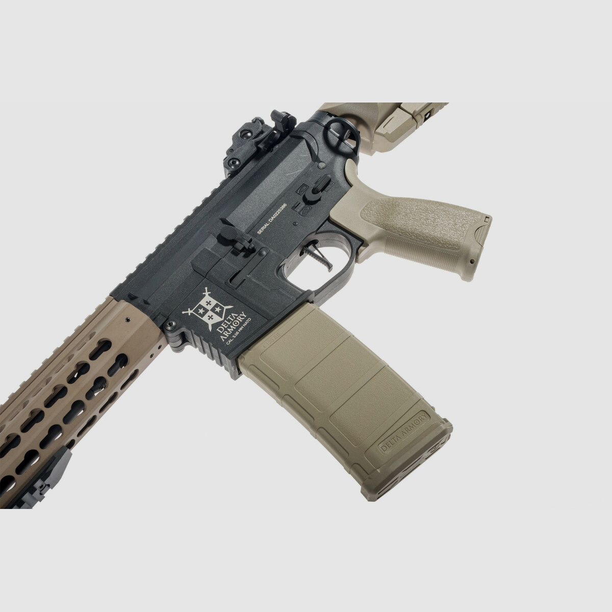 AR15 KeyMod 10 Zoll BRAVO Delta Armory Tan/Schwarz S-AEG Airsoft Gewehr Frei ab 18 Jahren