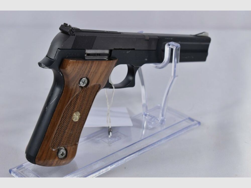 Smith & Wesson M-422 .22lr Pistol