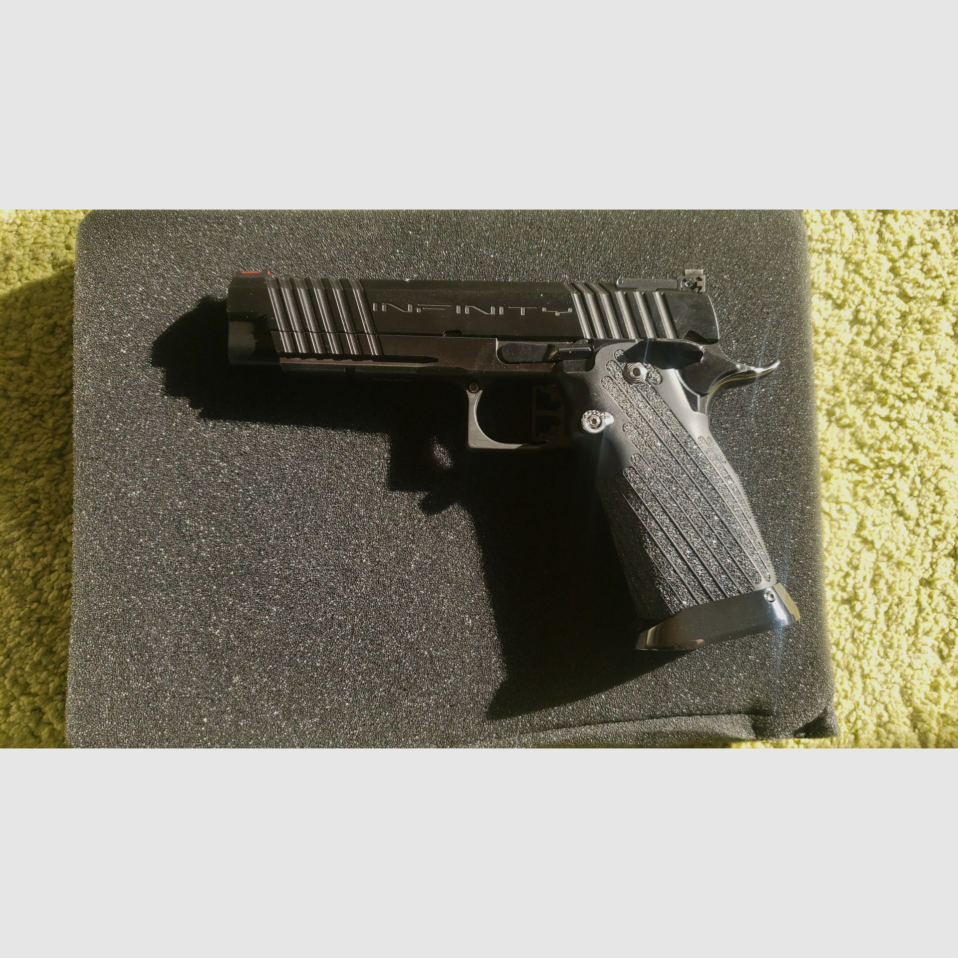 Comme neuf - Infinity 2011, longueur de canon 5", .40 S&W, pistolet semi-automatique pour sport IPSC