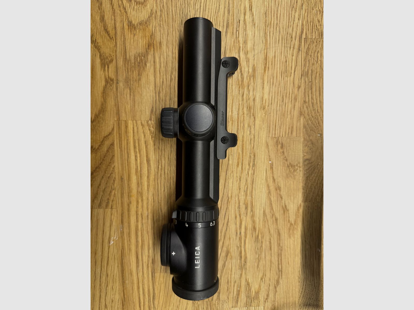 Celownik optyczny Leica Magnus 1 - 6,3 x 24 z krzyżem 4a z szyną