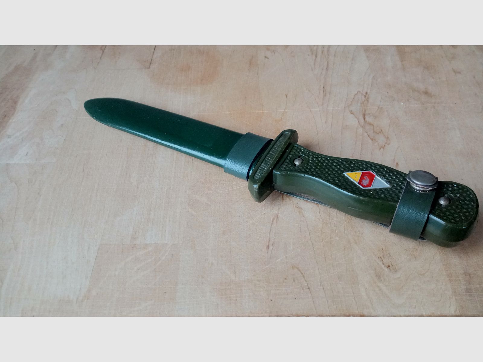 Original Fahrtenmesser von Hubertus Solingen aus dem Kalten Krieg  Vorlage BW Kampfmesser und optisch angelehnt an HJ Fahrtenmesser