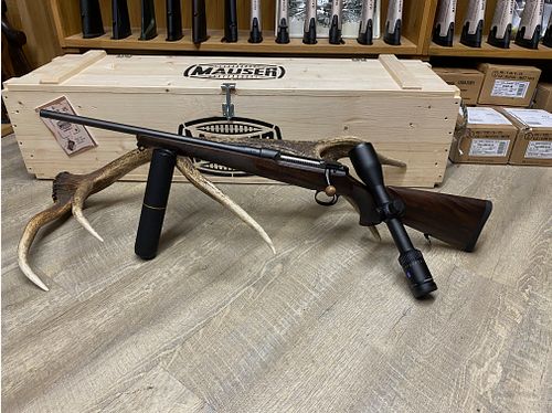 Sauer 101 Artemis VS, links, mit Zeiss Conquest V6 2-12x50 M, mit Schiene