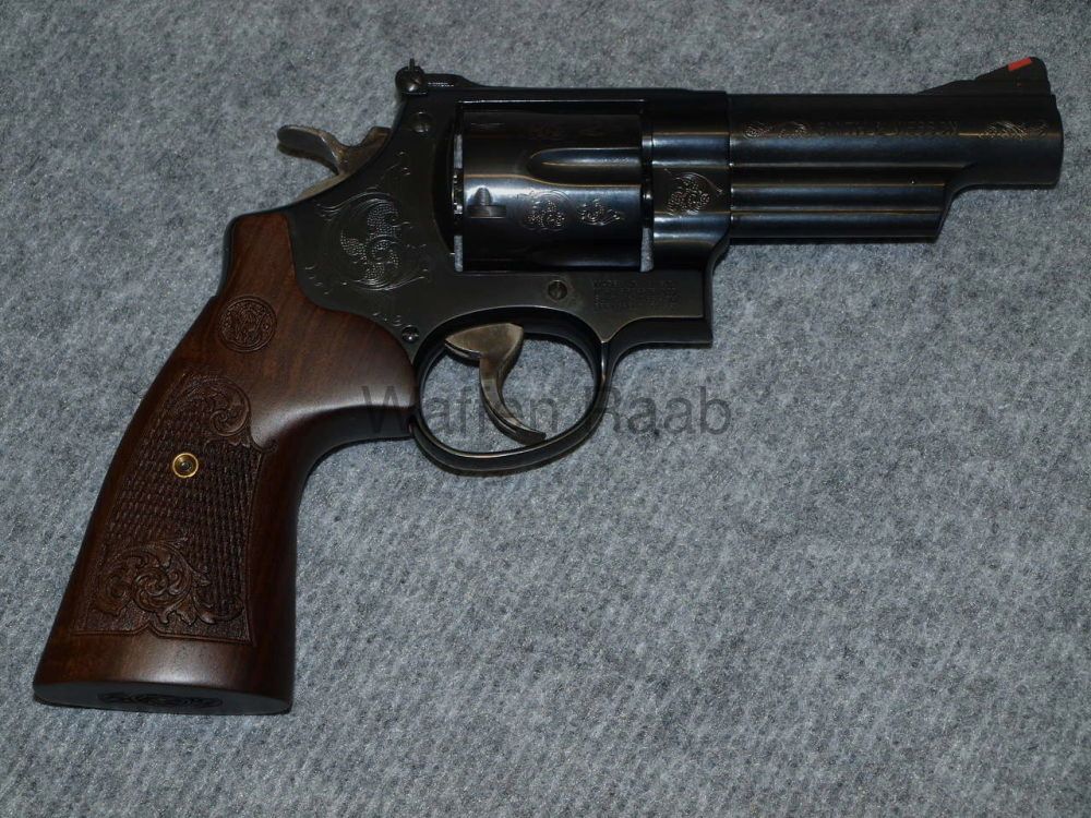 Smith & Wesson S&W 29 S&W 29 Engraved Carbon Steel