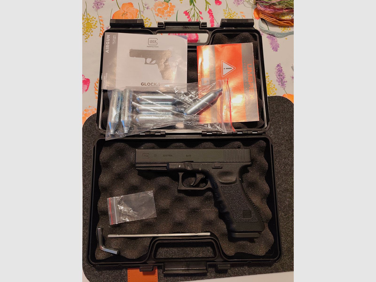 Glock 17 CO2 GBB pistol (caliber 4.5mm)