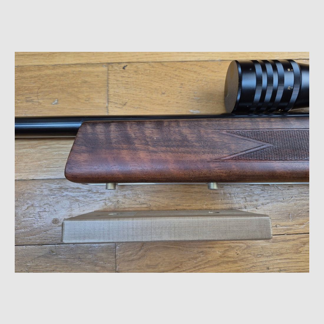 Wspaniały zestaw karabinu precyzyjnego Anschütz model MATCH 54 wersja 1407 – 22LR – Luneta Weaver CT36 Micro Trac 36 x 40 z diopterem i tunelem Anschütz (3 irysy!) – Ciężka lufa – Ochrona komory + Ochrona zamka + Walizka! Top zestaw! TBE+++, zdjęcie 13 z 53