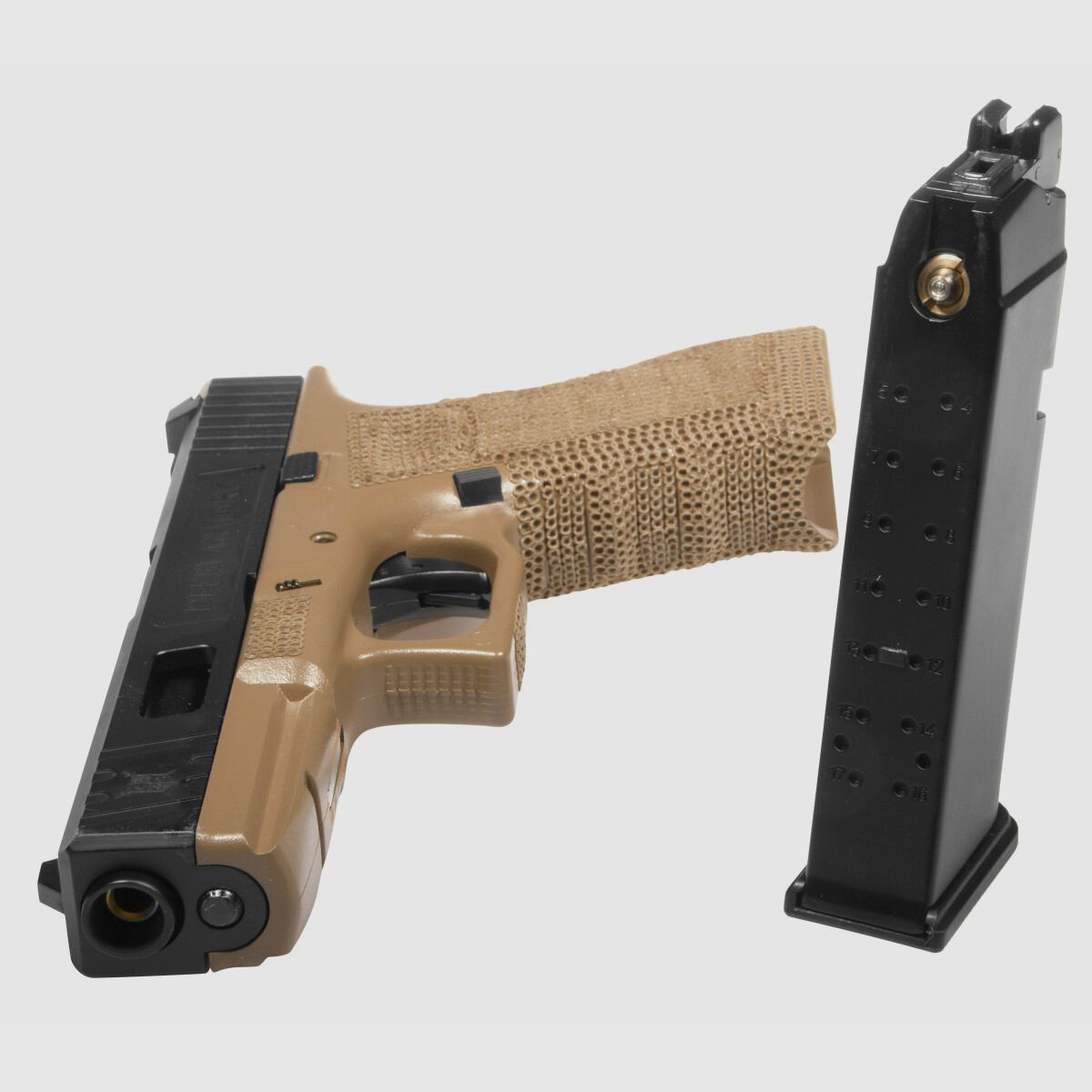 P02 GBB Airsoft Pistole in Tan | Delta Armory