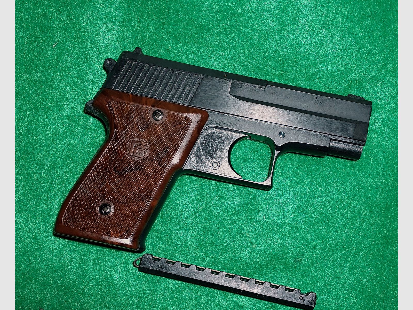 Röhm RG300 (RG 300) Schreckschuss Pistole Kal. 6mm Flobert