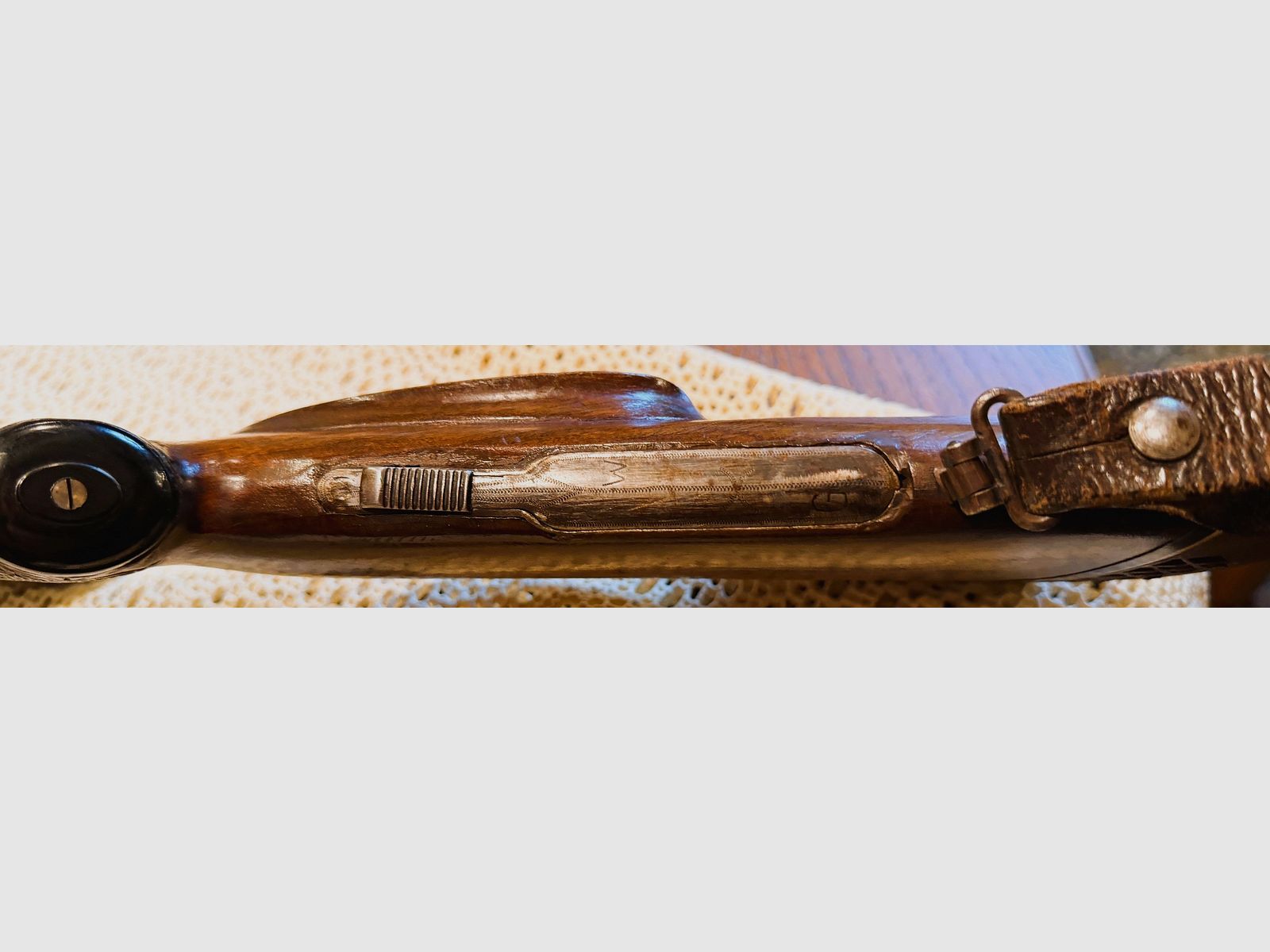 Sauer & Sohn Bohrung mit feinen Gravuren, 7x65R und 2x16, Rückstecher, Laufbündel 60cm, mit Krieghoff-Einstecklauf 44cm lang Kal. .22 Magnum, Schaftmagazin für 4 x 65R, Schaft 38,5cm,