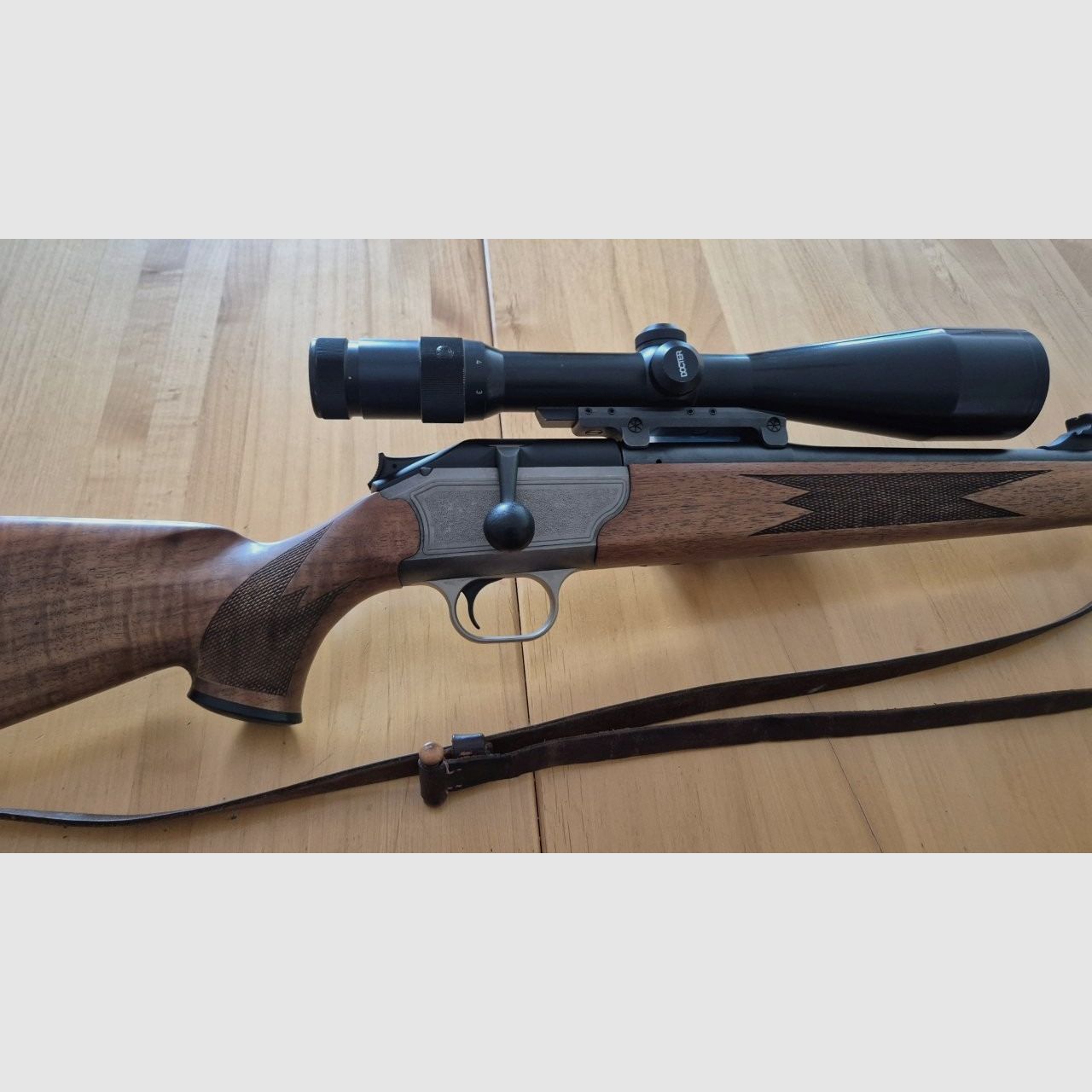 Rifle Blaser R93 Cal. 9,3x64 con dos ópticas