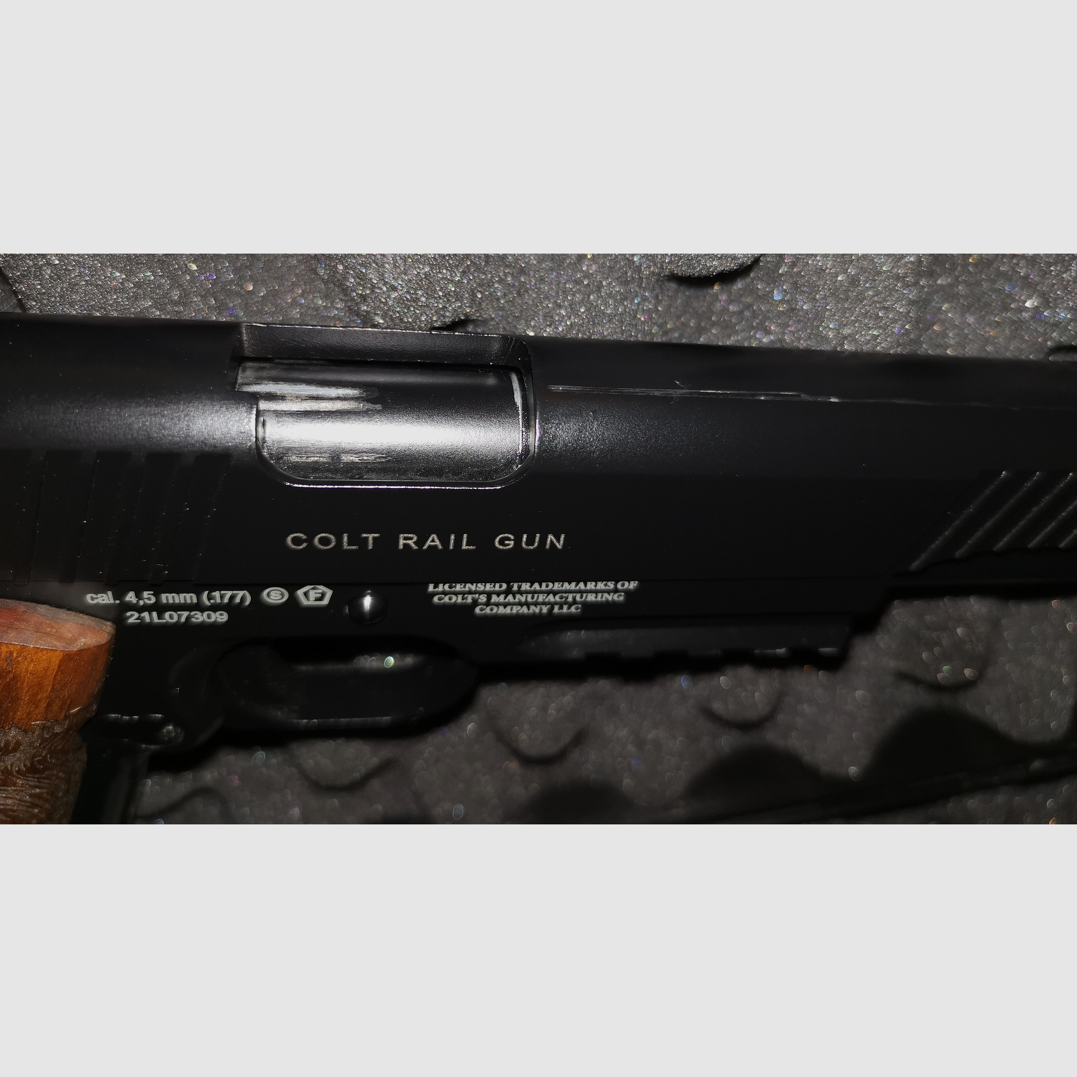 Colt Government M45 mit handgefertigtem Holzgriff Co2 4,5mm Blow Back