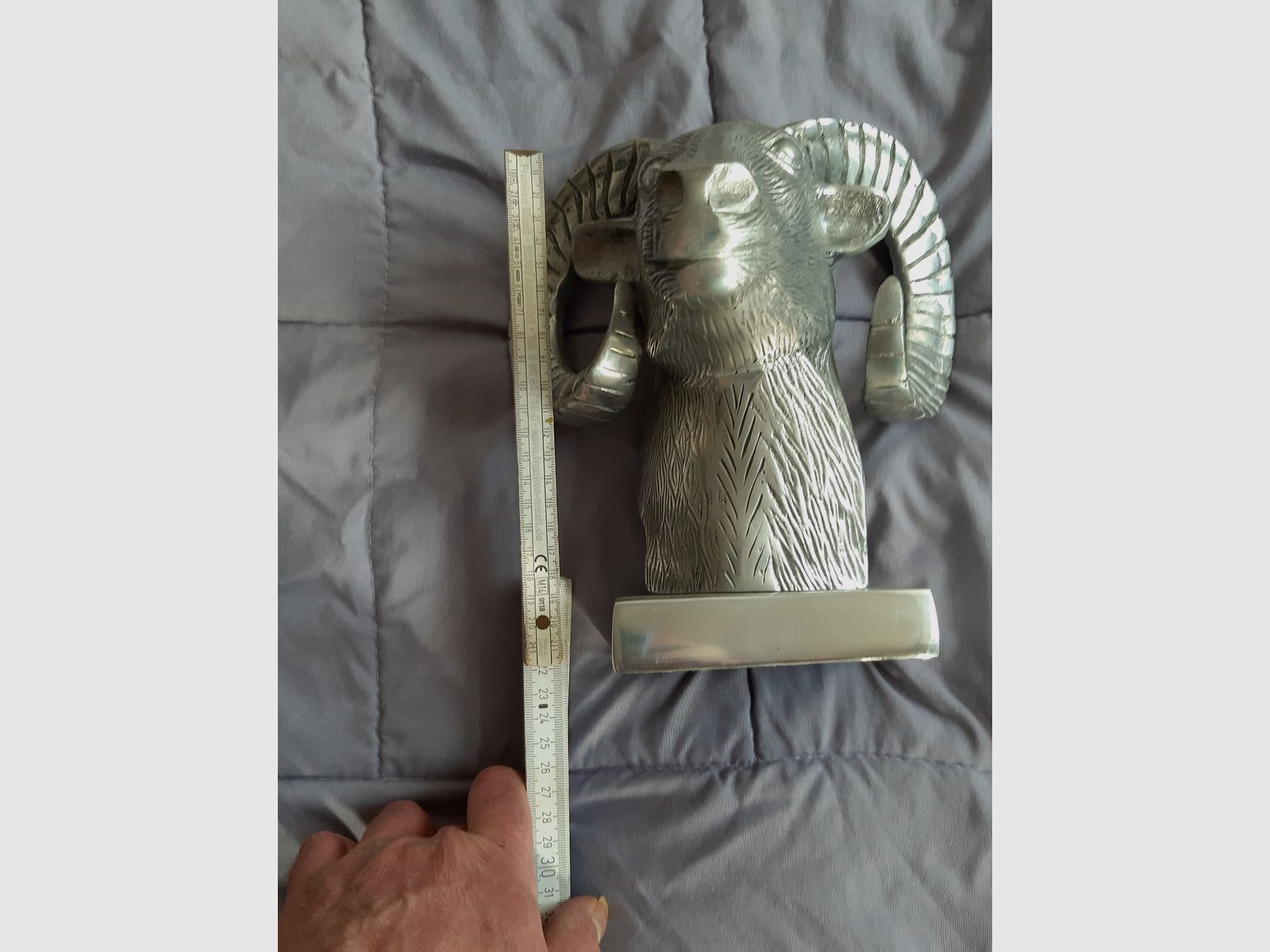 WIEDDERKOPF, bij de eerste aanblik denkt men dat hij gesmeed is, stabiel, trots, elegant en tijdloos mooi.