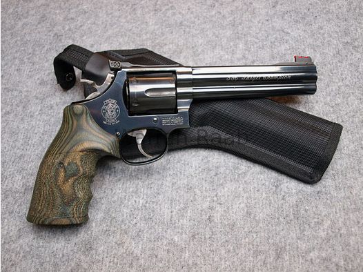Smith & Wesson 586 - 4 Target Champion
