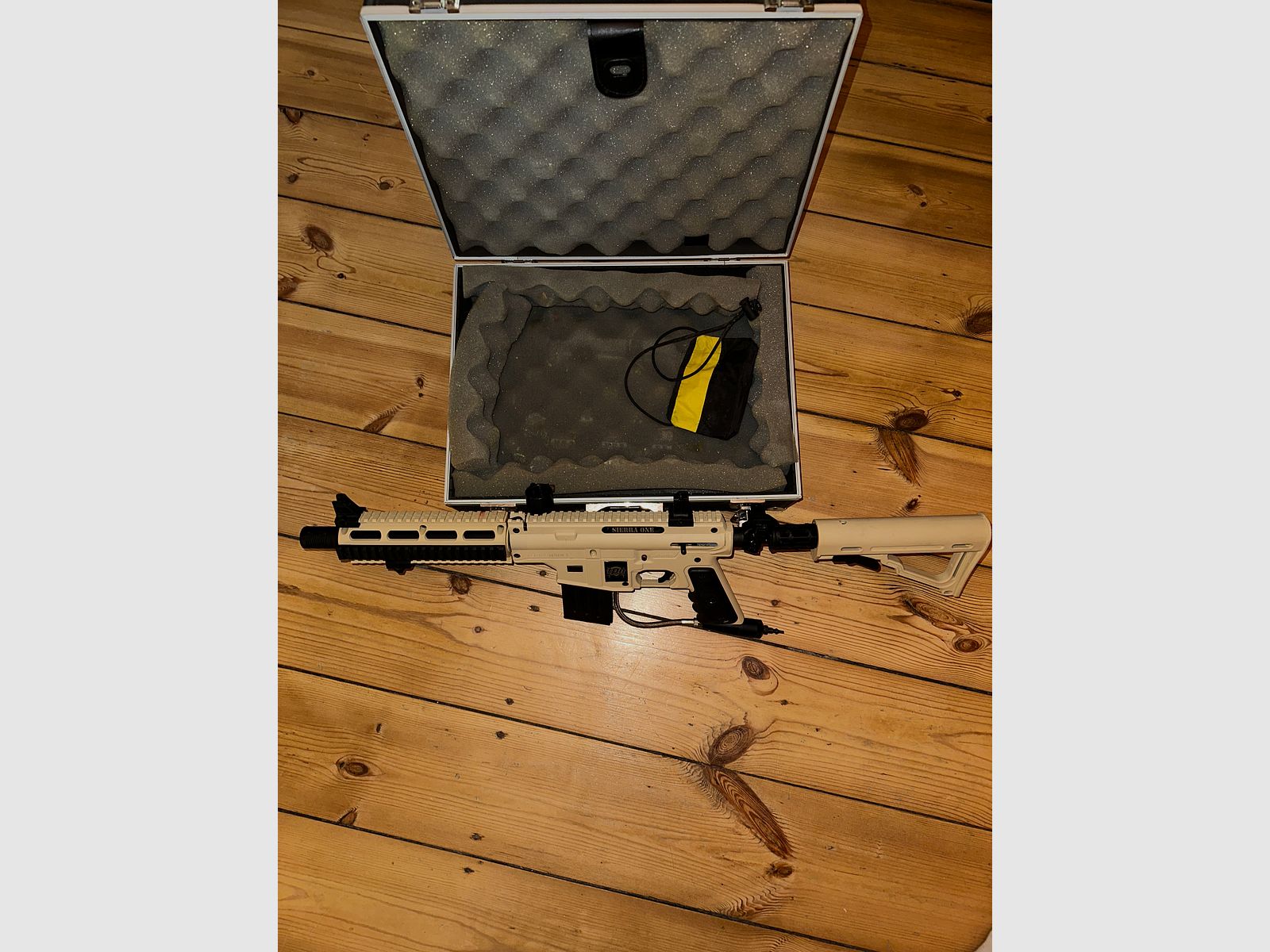 Tippmann Sierra One Tactical Paintball Markierer Kaliber .68 desert/tan