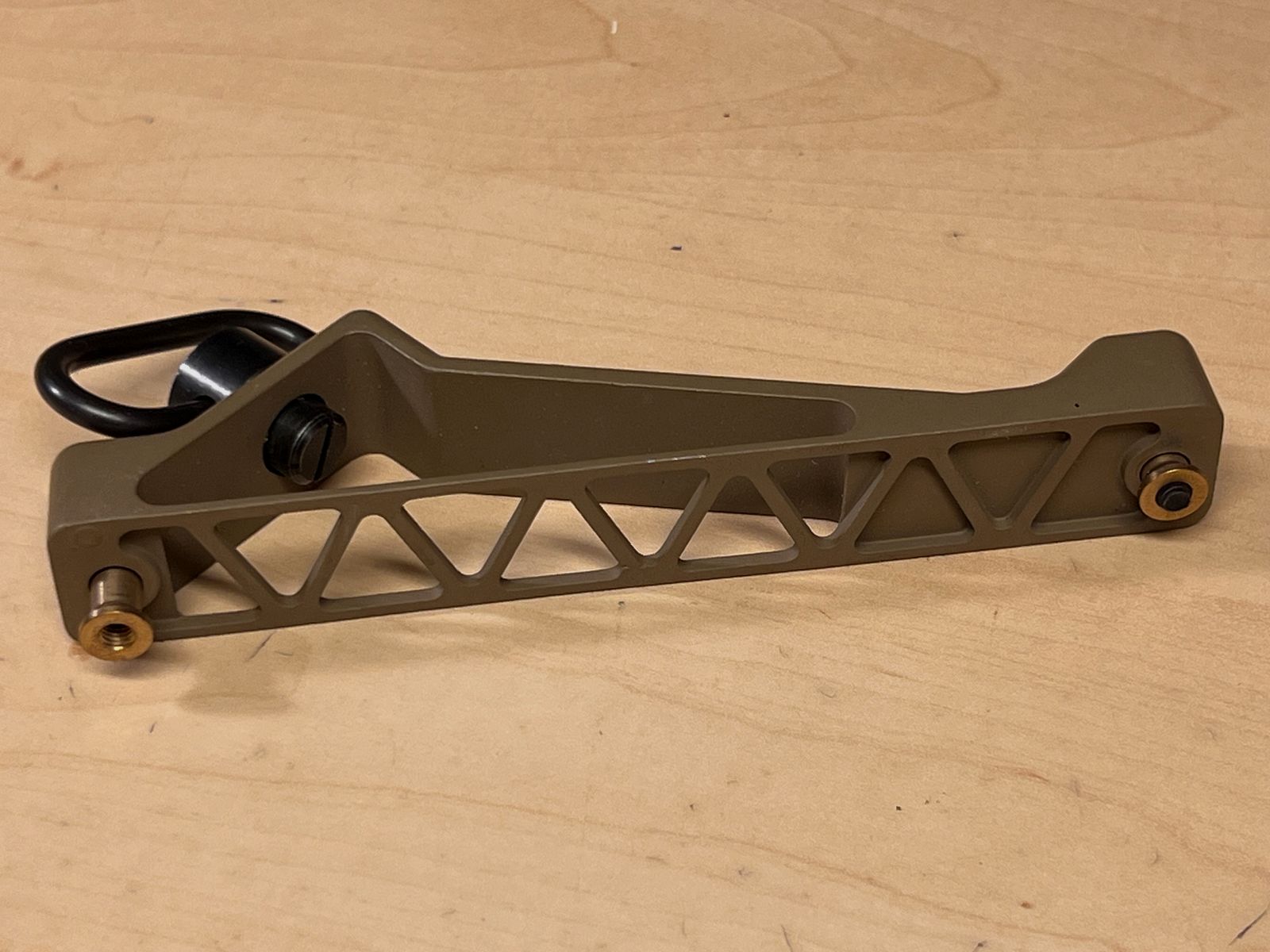 Grip frontal para Airsoft versión de aluminio en ángulo en Dark Earth Key - tipo MOD 5