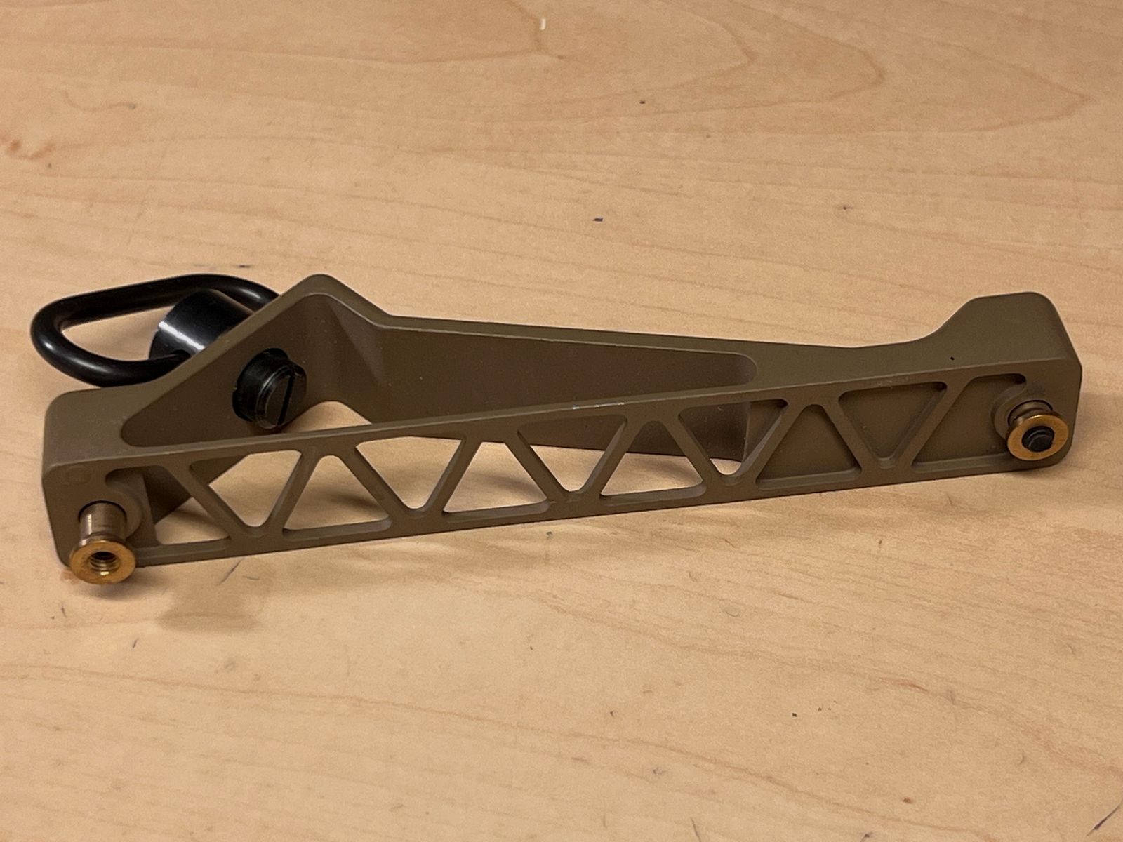 Impugnatura anteriore per Airsoft in alluminio versione angolata in Dark Earth Key - MOD Tipo 5