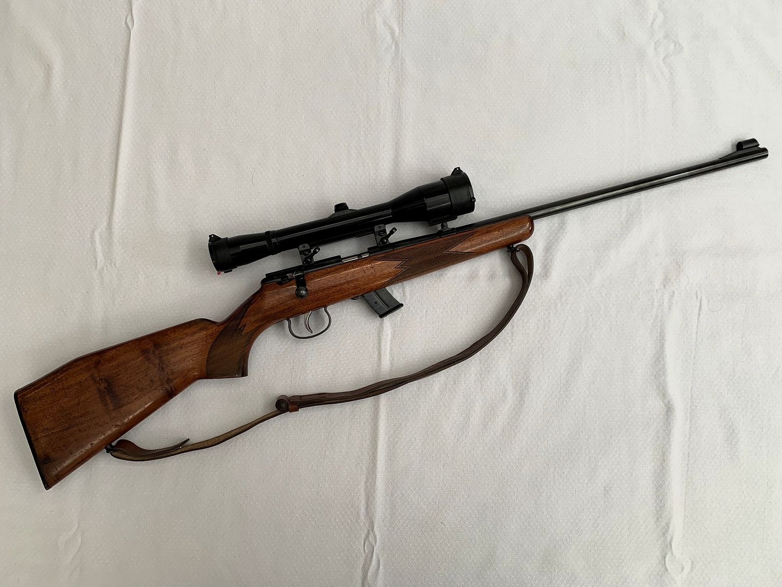 Kleinkalibergewehr Anschütz 1416 mit Zielfernrohr – Kaliber .22lr