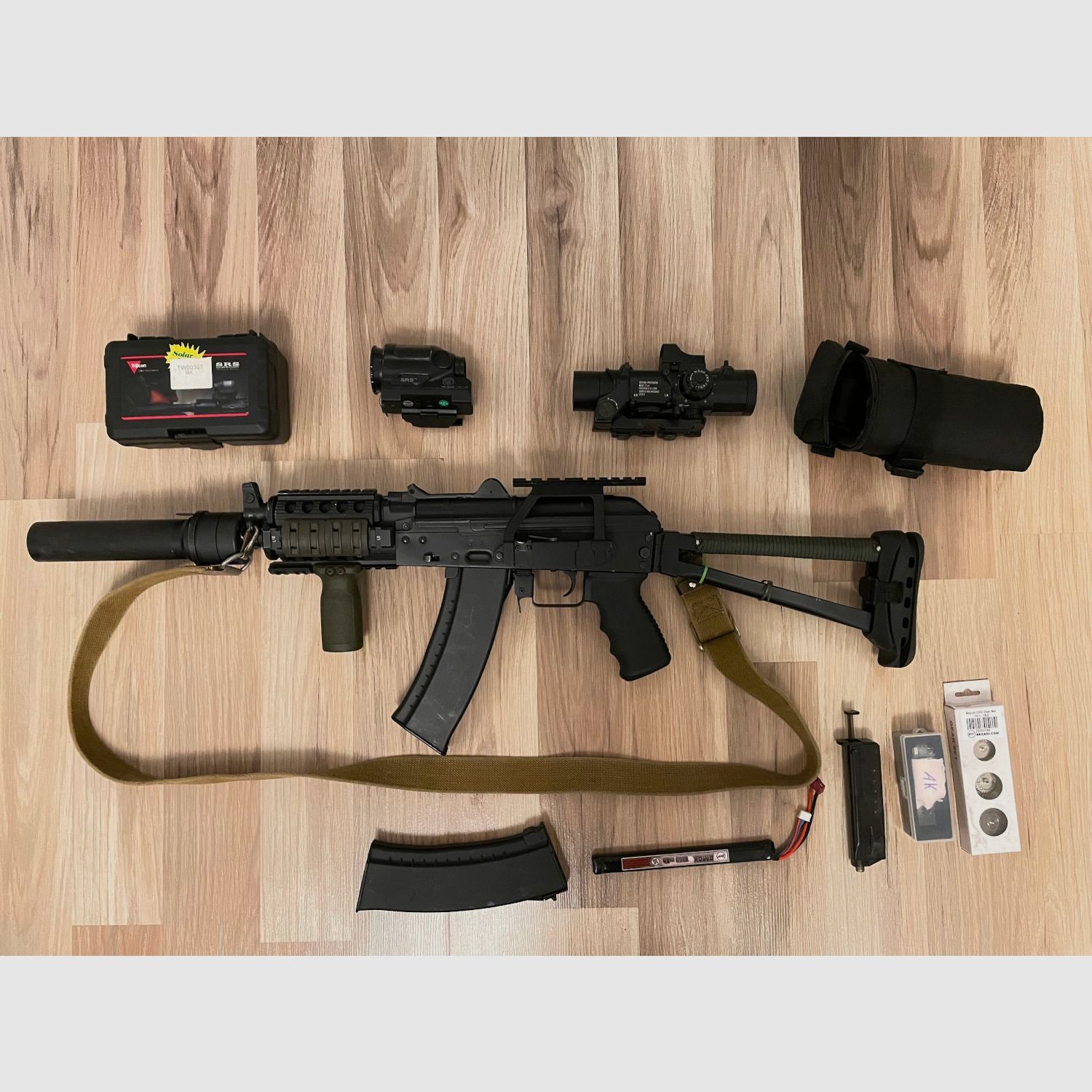 Begadi AK "TACTICAL" SPORT mit diversen Modifikationen und zwei Zielvisieren