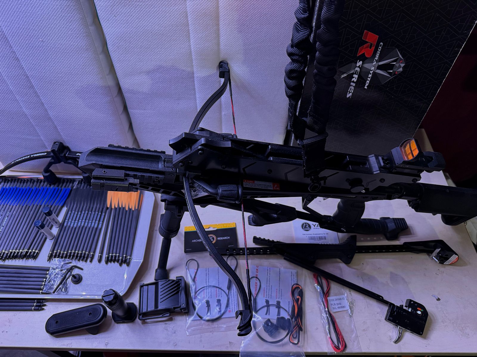 Cobra Adder mit installiertem v2 Kit und 180 lbs Wurfarm