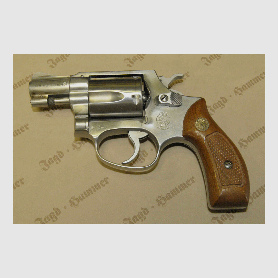 Smith & Wesson	 60