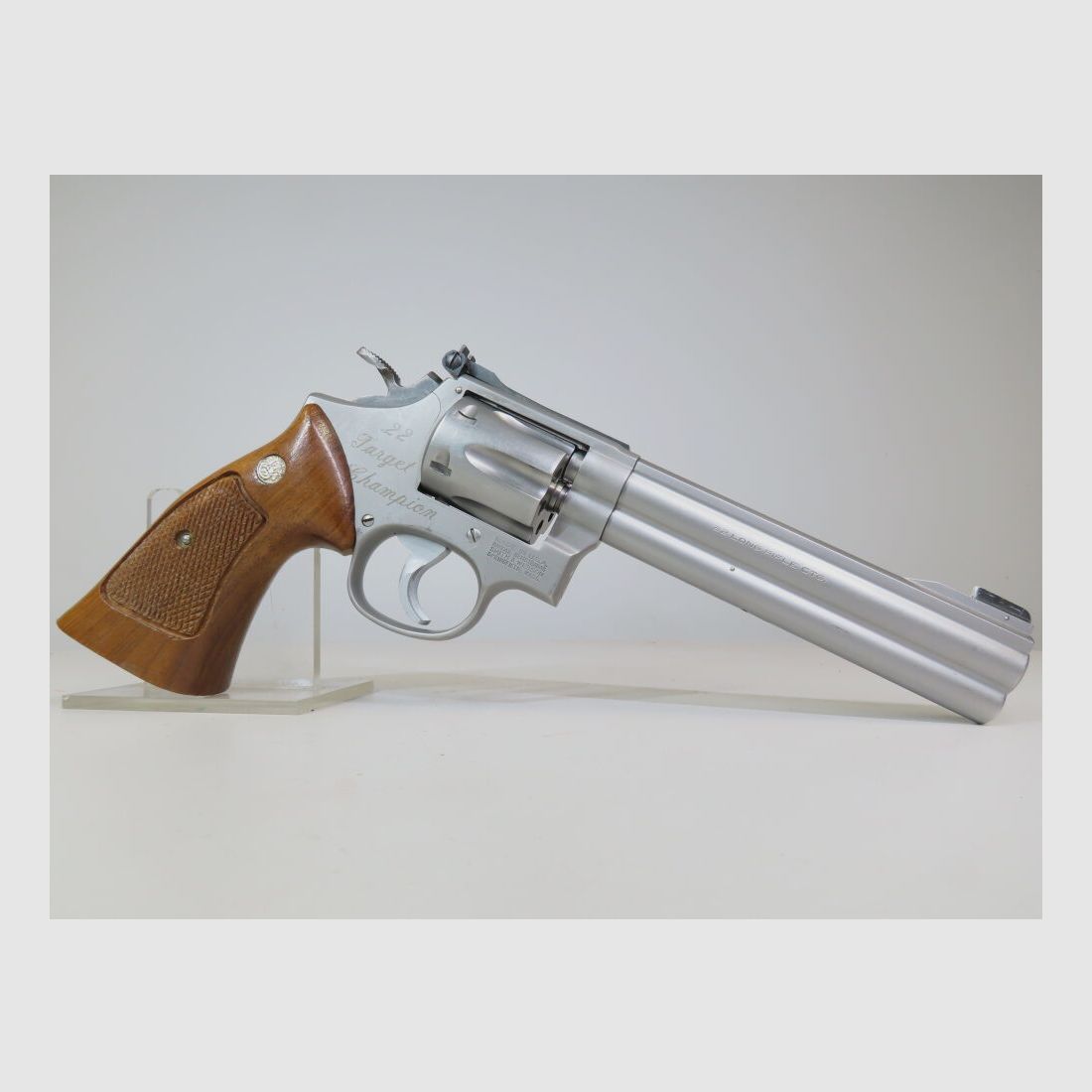 Beautiful Smith & Wesson 617 - 6 inch Target Champion!