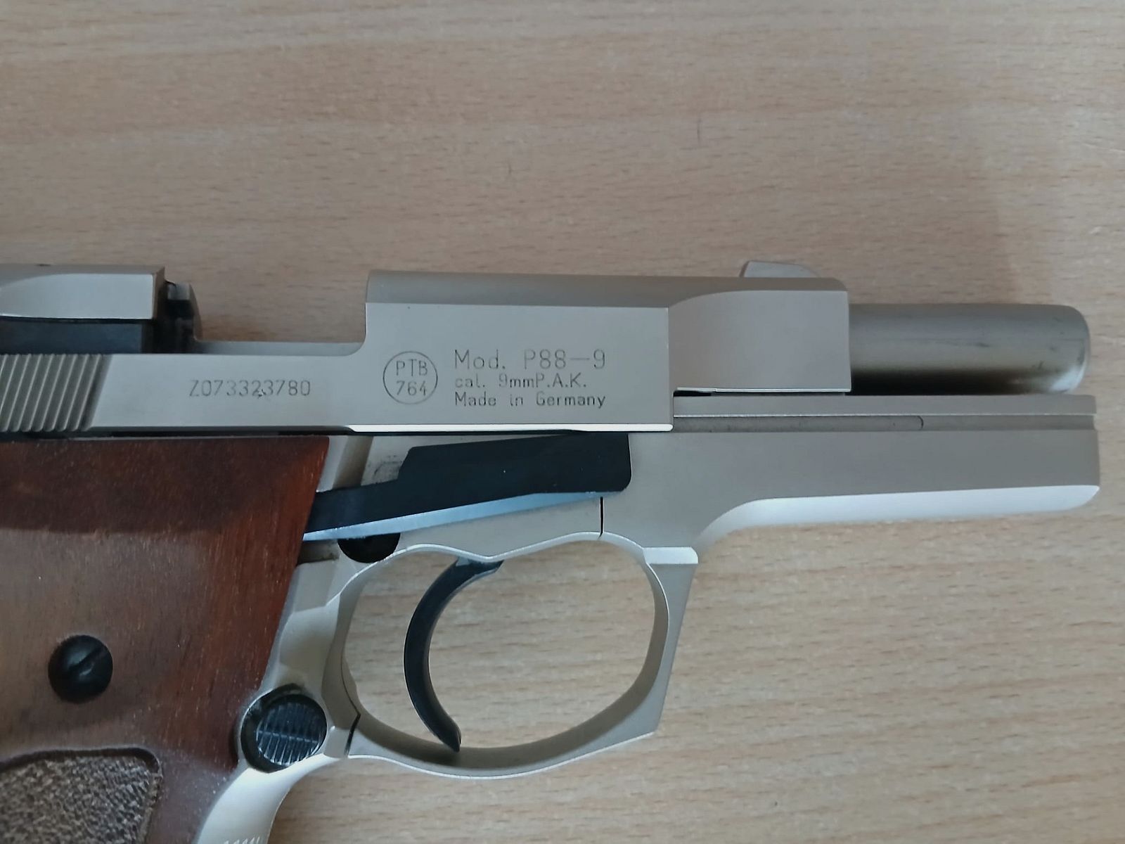 Walther P88 Holz Schreckschusspistole, sehr gutes Angebot!.