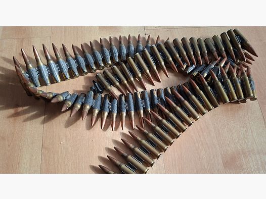 MG 3 : ceinture décorative 7,62 x 51 mm NATO avec 100 cartouches décoratives