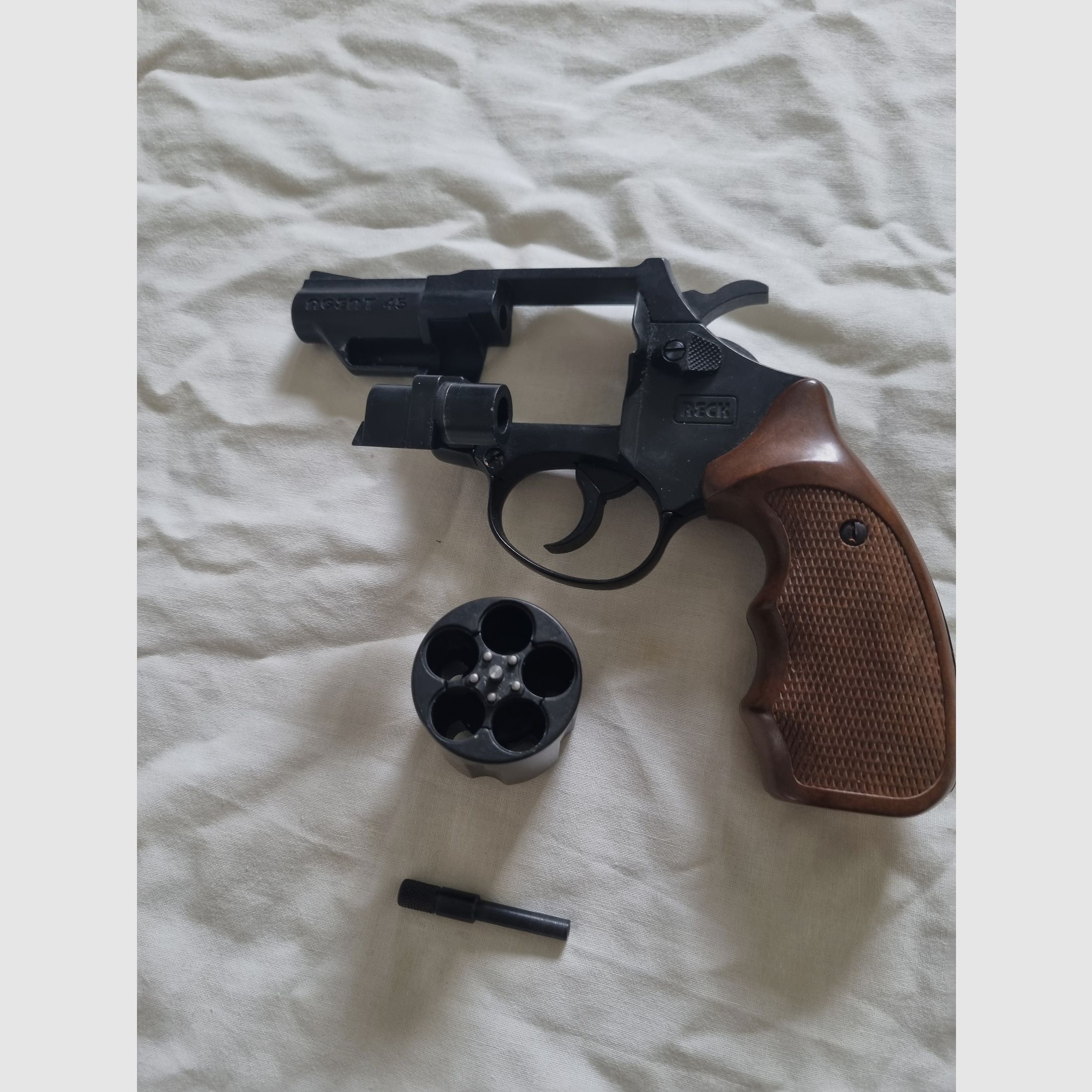 Modell Agent 45 der Firma Reck ( PTB617) Kaliber 45