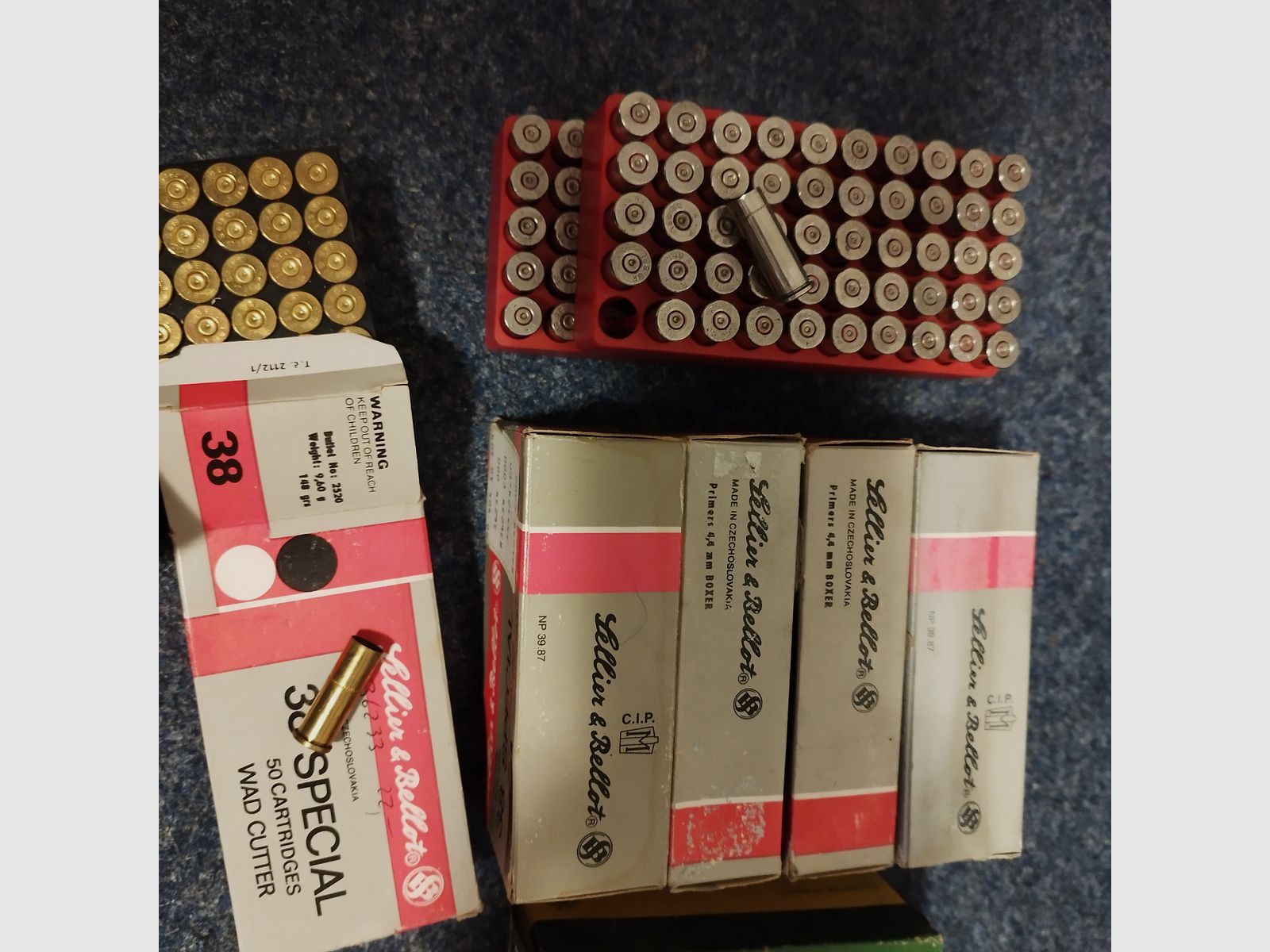 1735 pezzi di bossoli Cal .38 Special già sparati