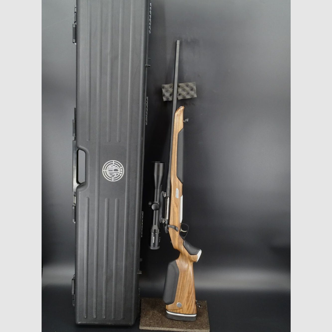Steyr Monobloc Armad calibre .270 Win Kahles Helia Monobloc Armad "Panzerstahl Edition"